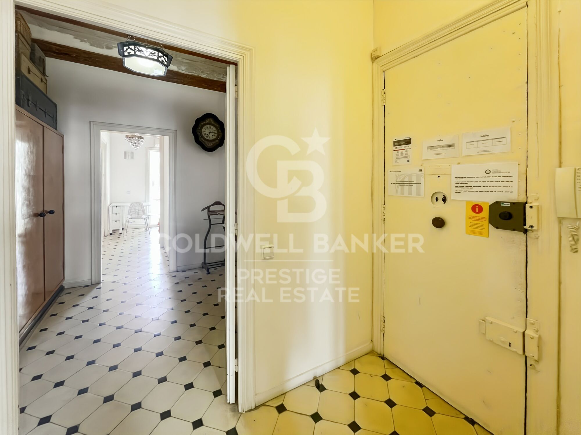 Penthouse with tourist license and 20 m² terrace 30 meters from Passeig de Gràcia, Barcelona
