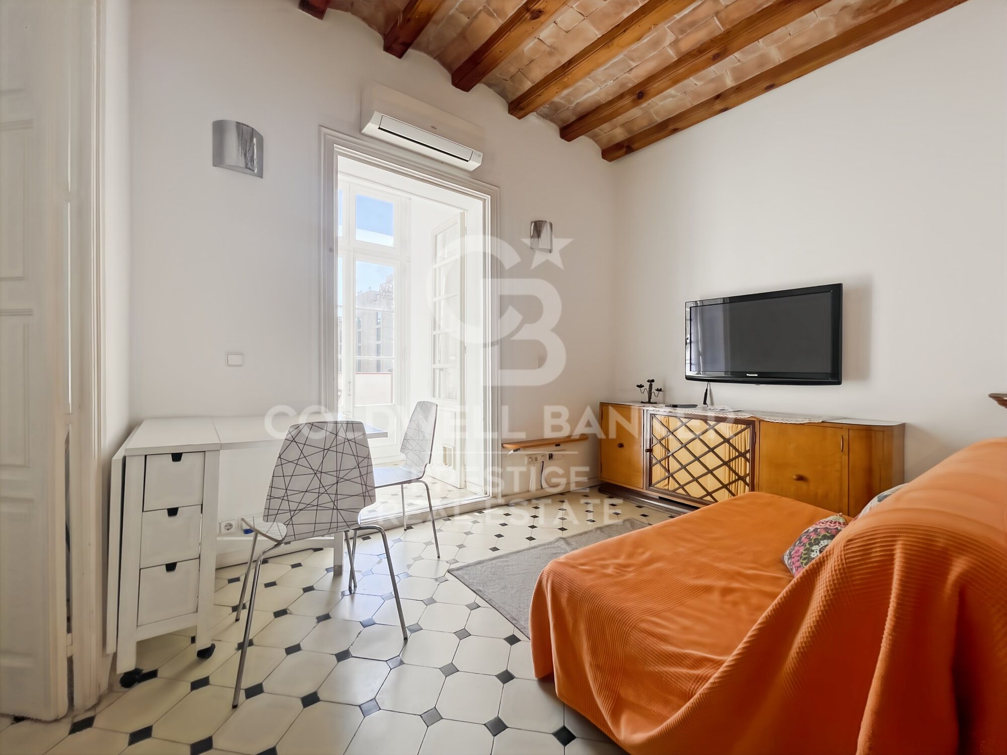 Penthouse mit touristischer Lizenz und 20 m² Terrasse, 30 Meter vom Passeig de Gràcia entfernt, Barcelona