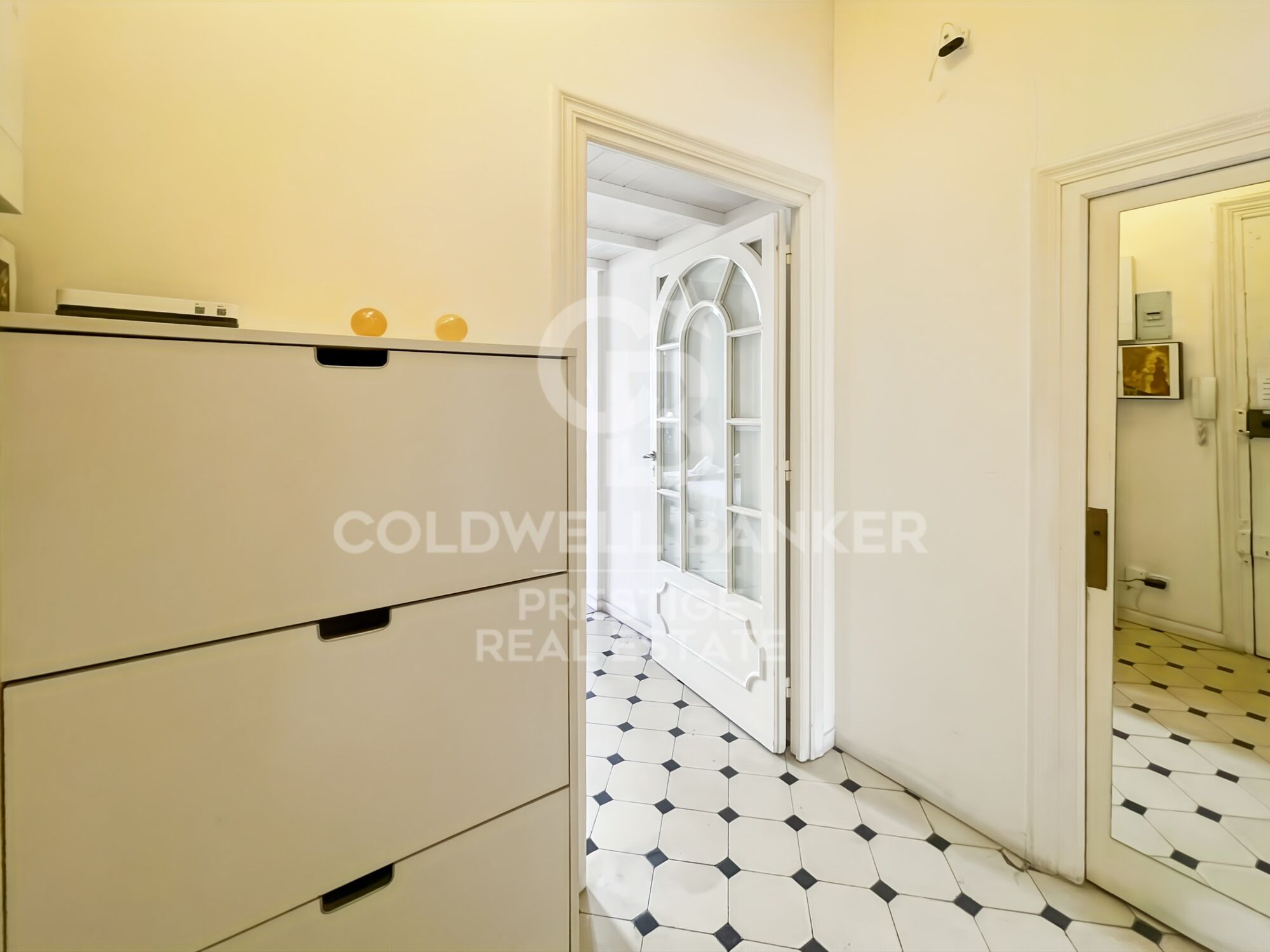 Penthouse with tourist license and 20 m² terrace 30 meters from Passeig de Gràcia, Barcelona