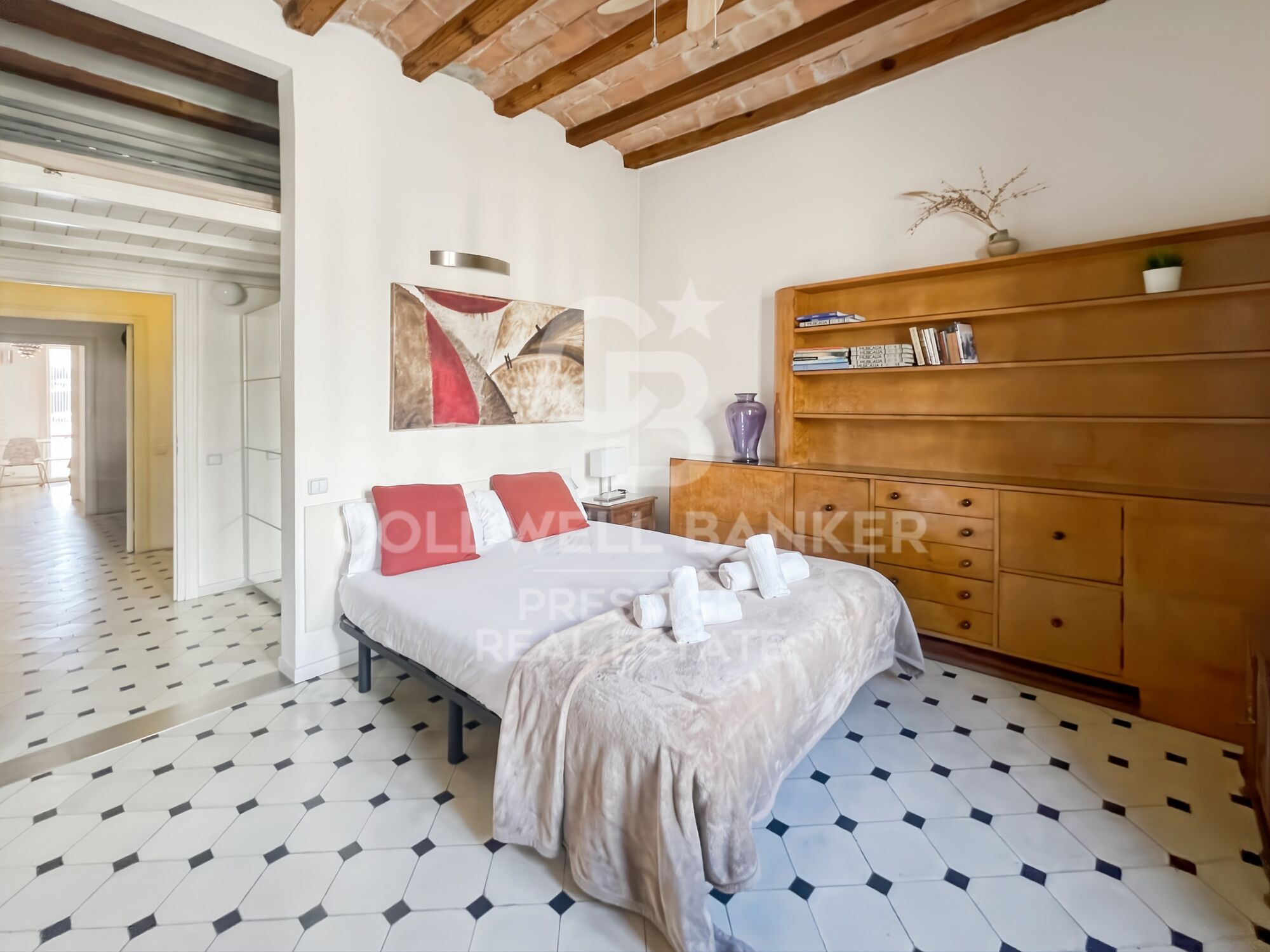 Penthouse with tourist license and 20 m² terrace 30 meters from Passeig de Gràcia, Barcelona