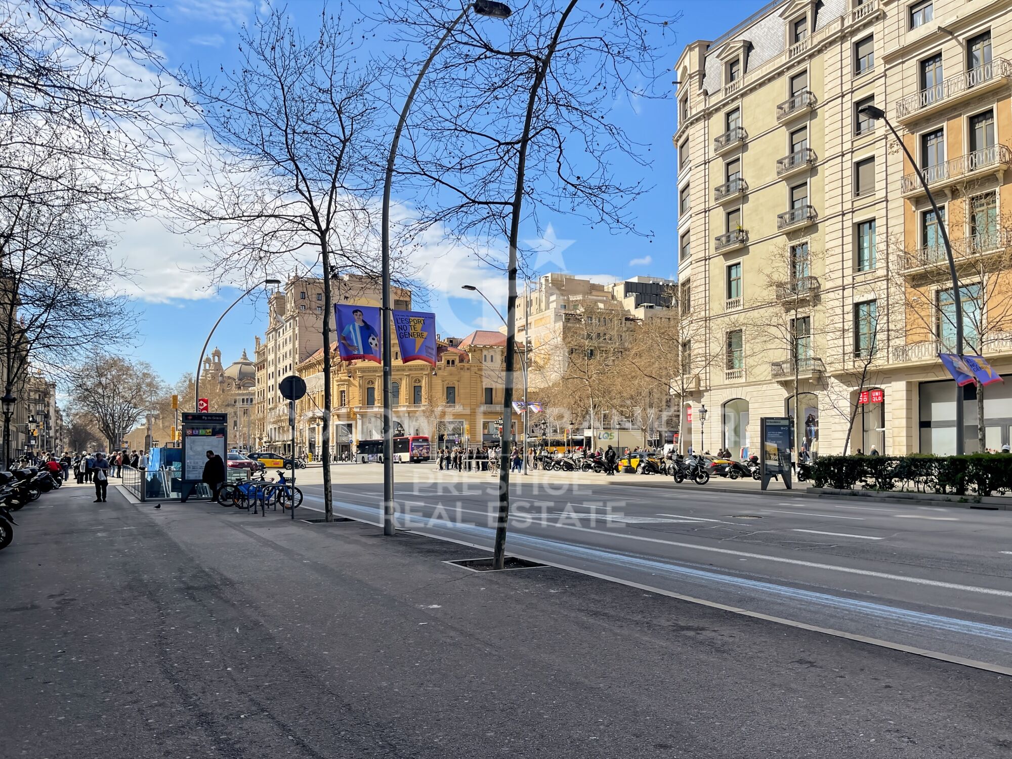 Penthouse with tourist license and 20 m² terrace 30 meters from Passeig de Gràcia, Barcelona