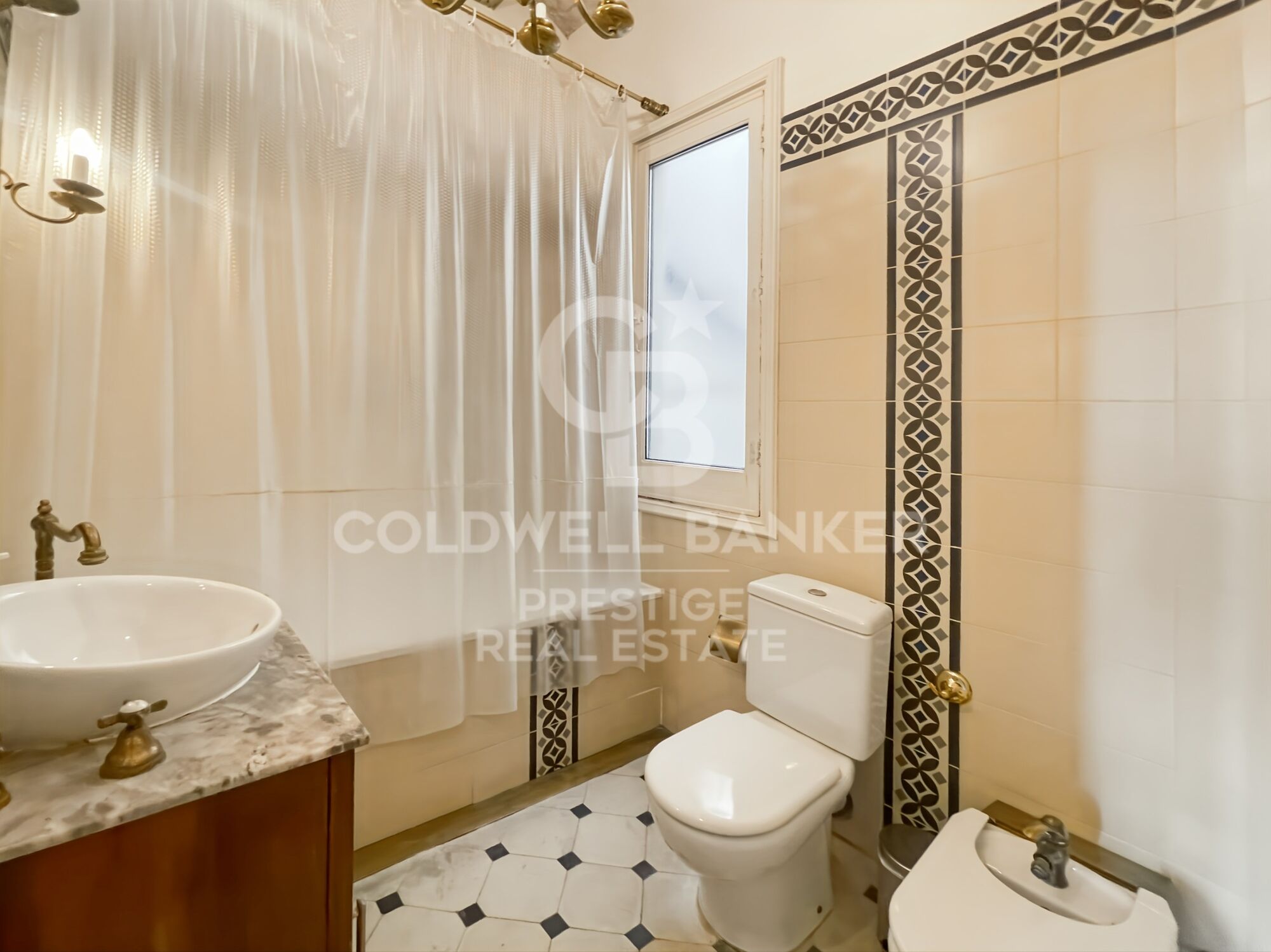 Penthouse with tourist license and 20 m² terrace 30 meters from Passeig de Gràcia, Barcelona