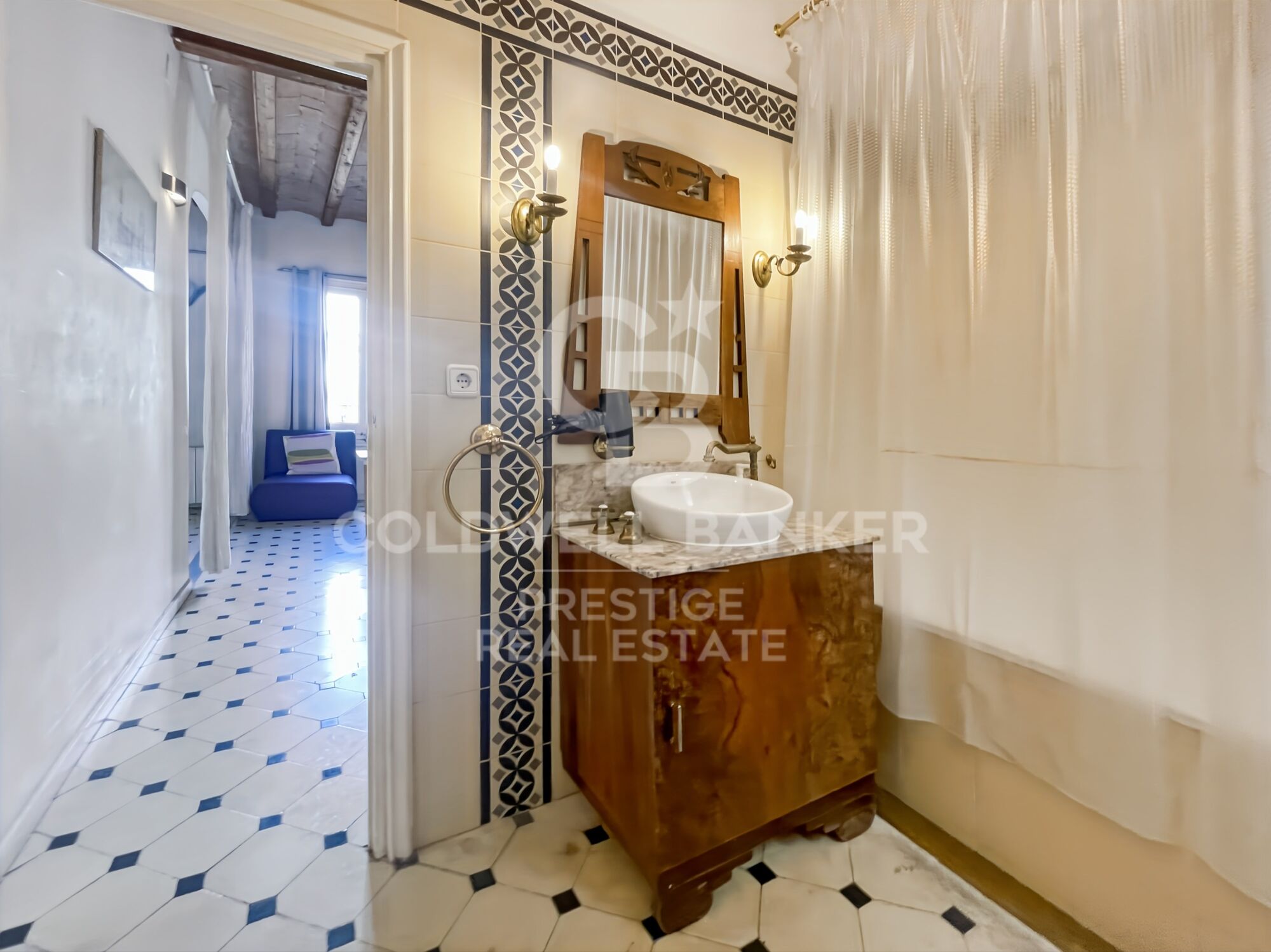 Penthouse mit touristischer Lizenz und 20 m² Terrasse, 30 Meter vom Passeig de Gràcia entfernt, Barcelona
