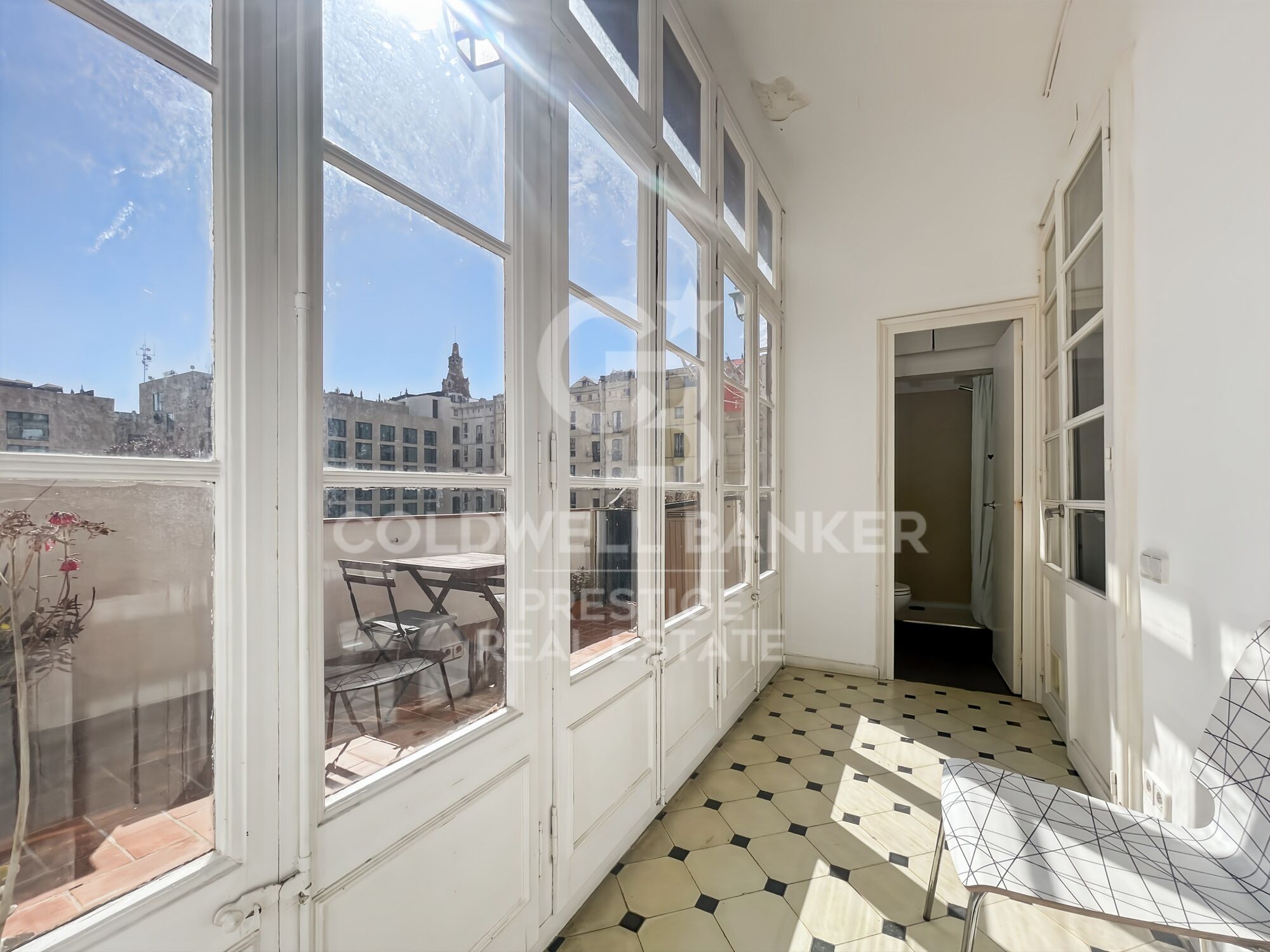 Ático con licencia turística y terraza de 20 m² a 30 metros de Passeig de Gràcia, Barcelona