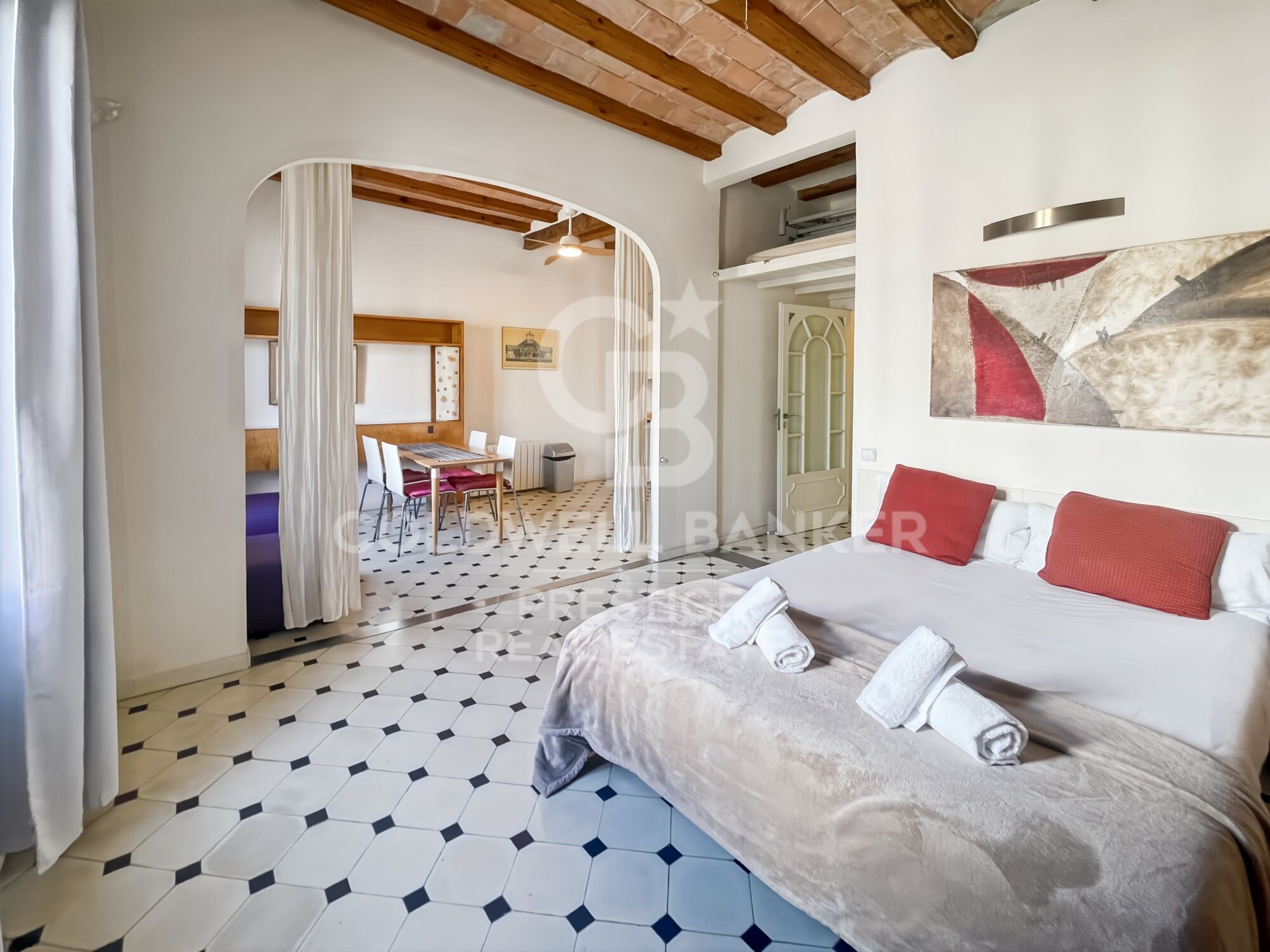 Ático con licencia turística y terraza de 20 m² a 30 metros de Passeig de Gràcia, Barcelona