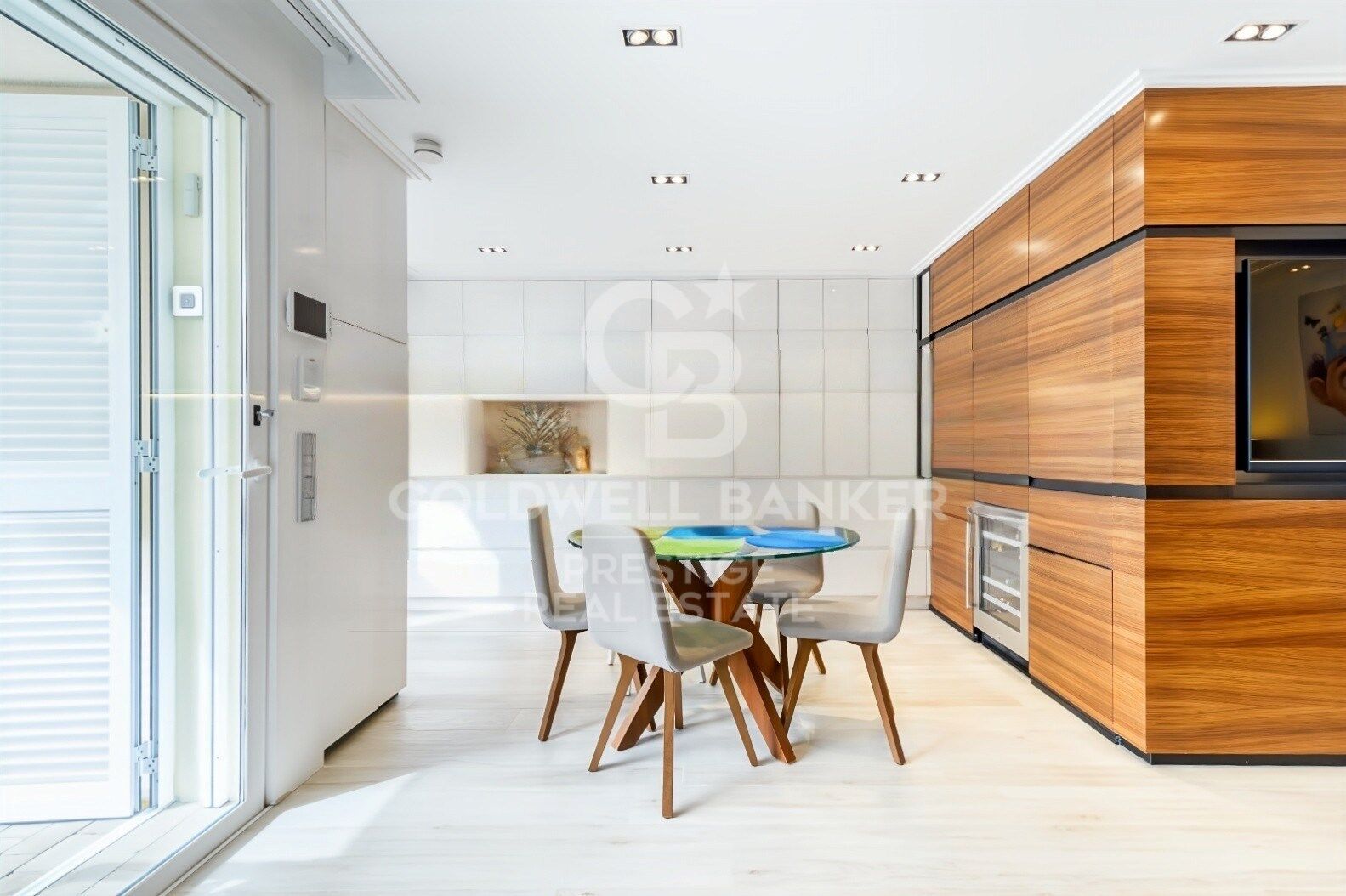 WOHNUNG MIT GARTEN DIREKT AM MEER