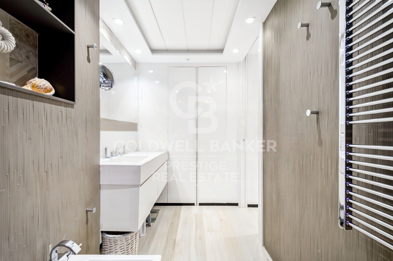 WOHNUNG MIT GARTEN DIREKT AM MEER