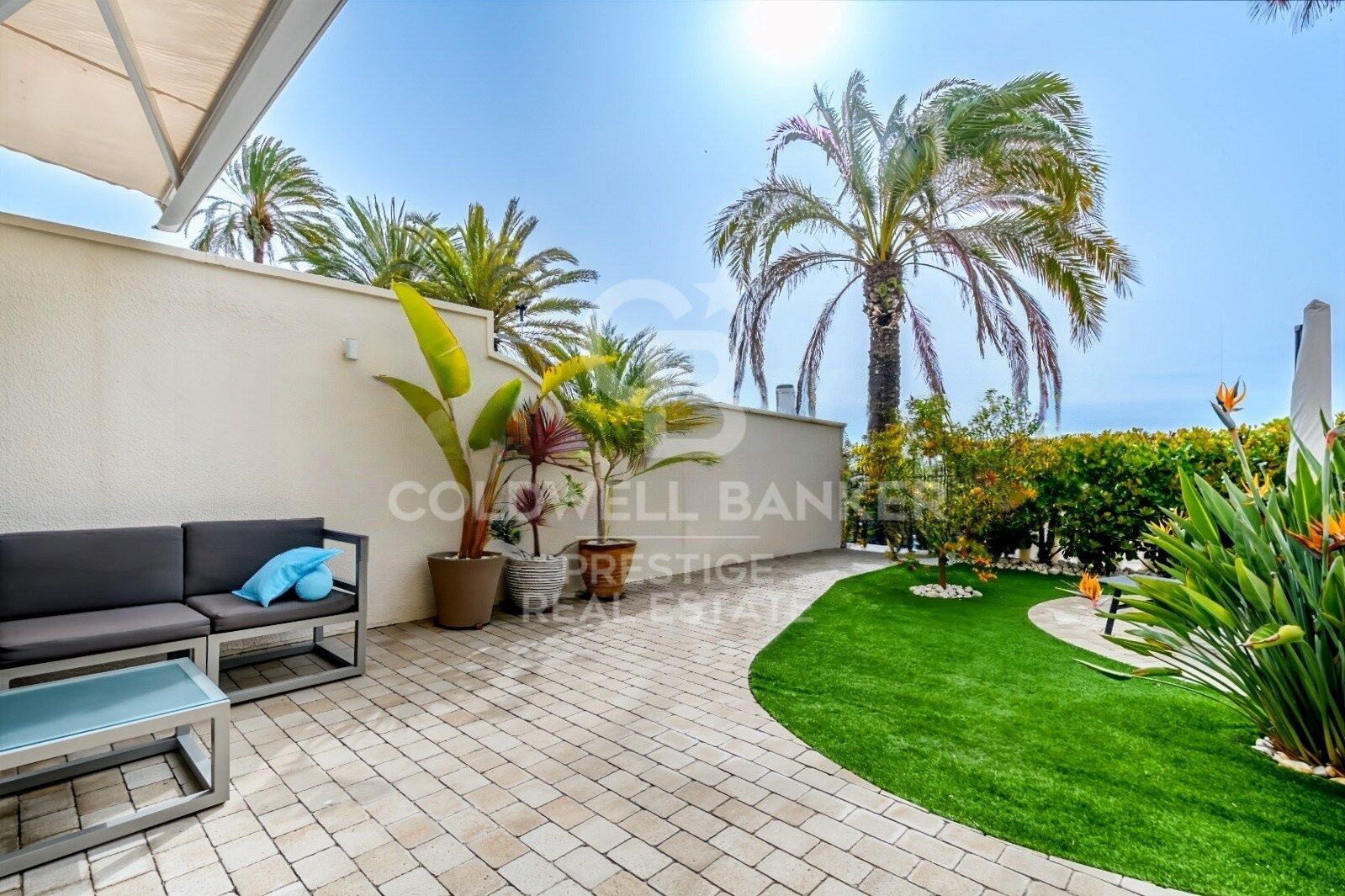 SEA-FRONT GARDEN APARTMENT