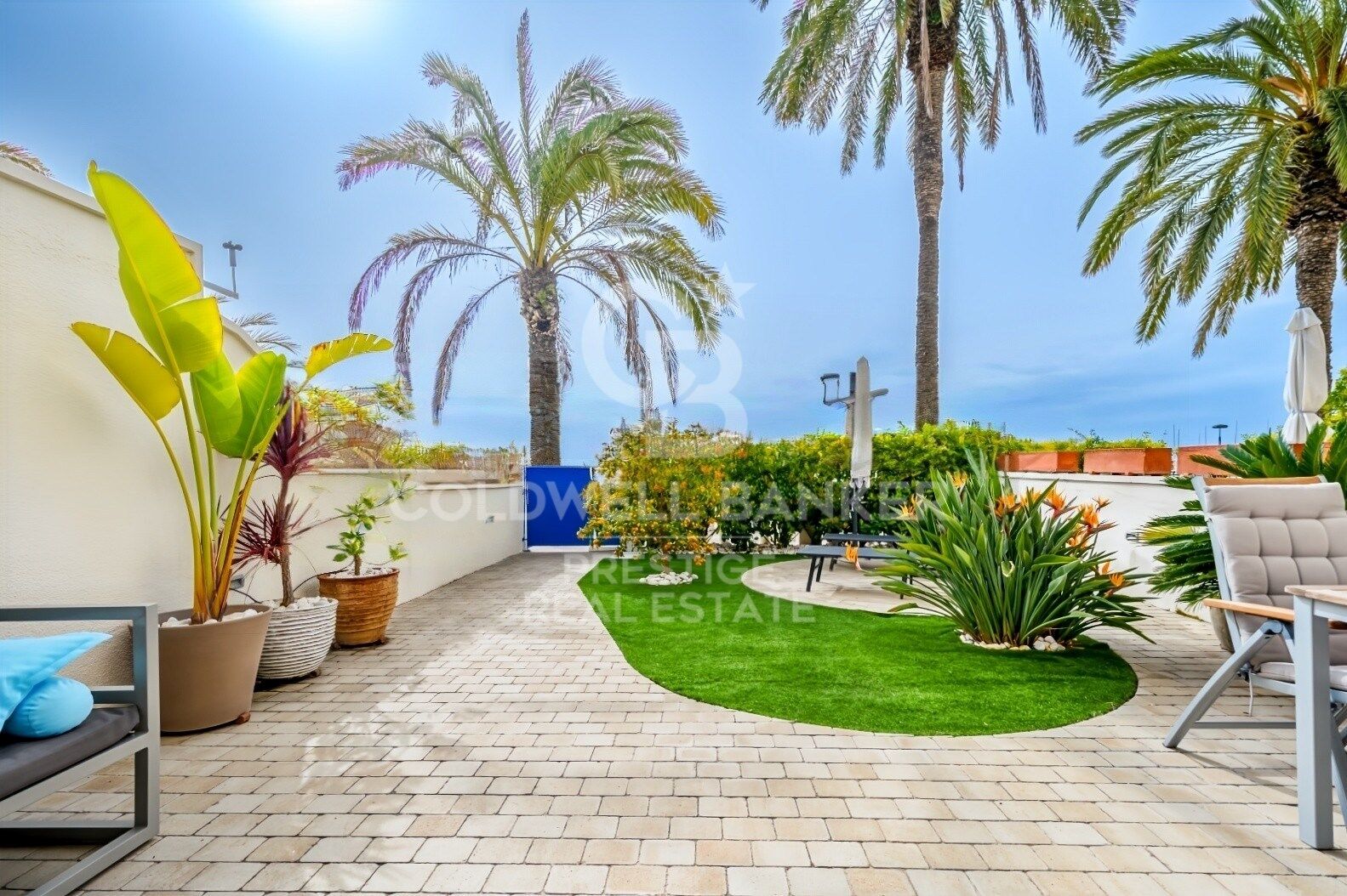 SEA-FRONT GARDEN APARTMENT