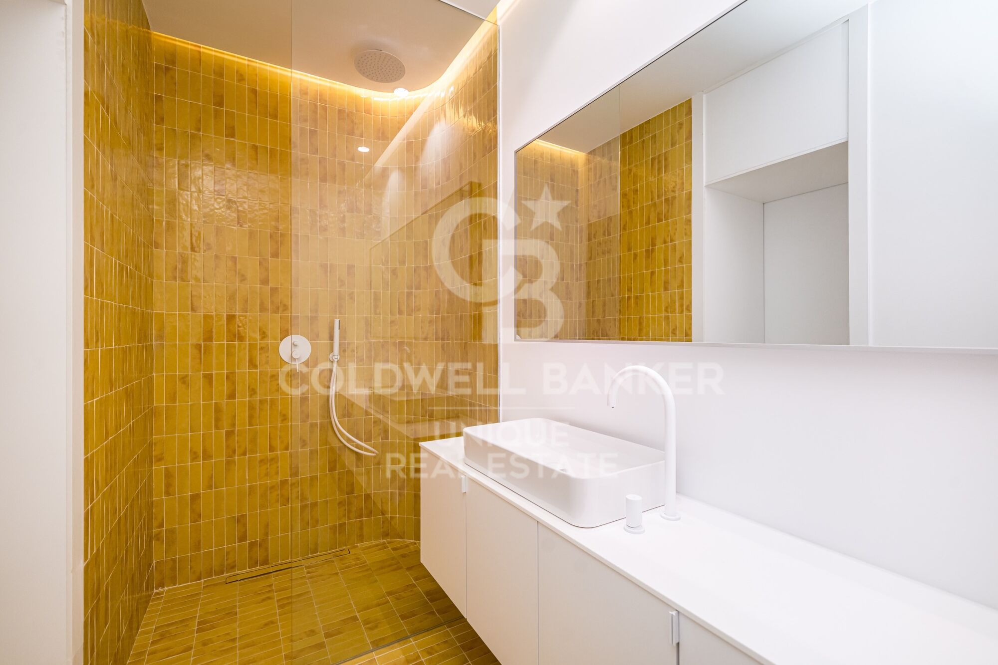 Renovierte Außenwohnung in Malasaña, Madrid