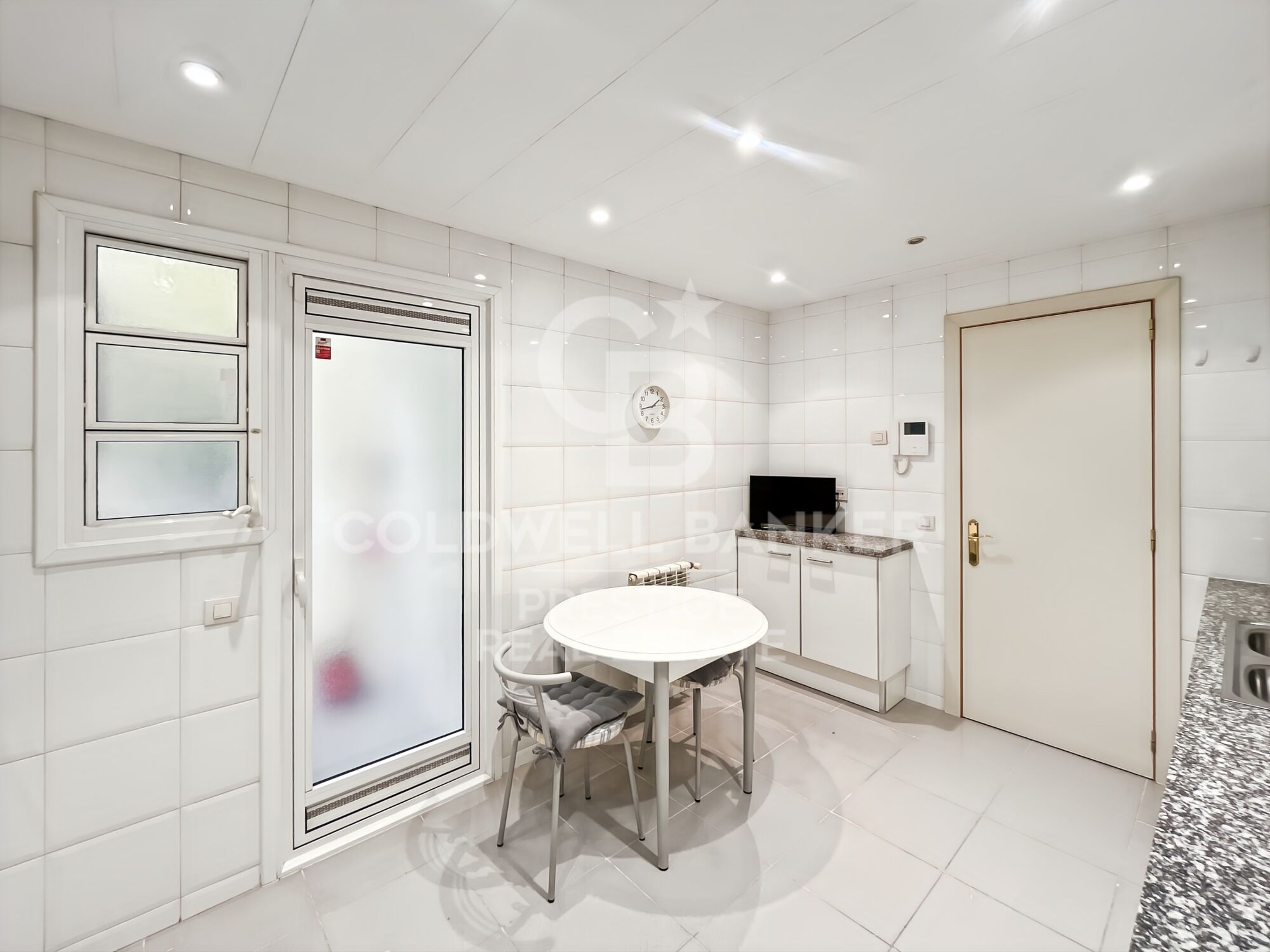 Apartment for sale near Plaça Tetuan with parking included