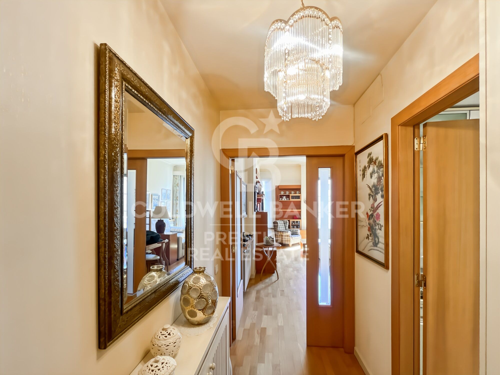 Apartment for sale near Plaça Tetuan with parking included