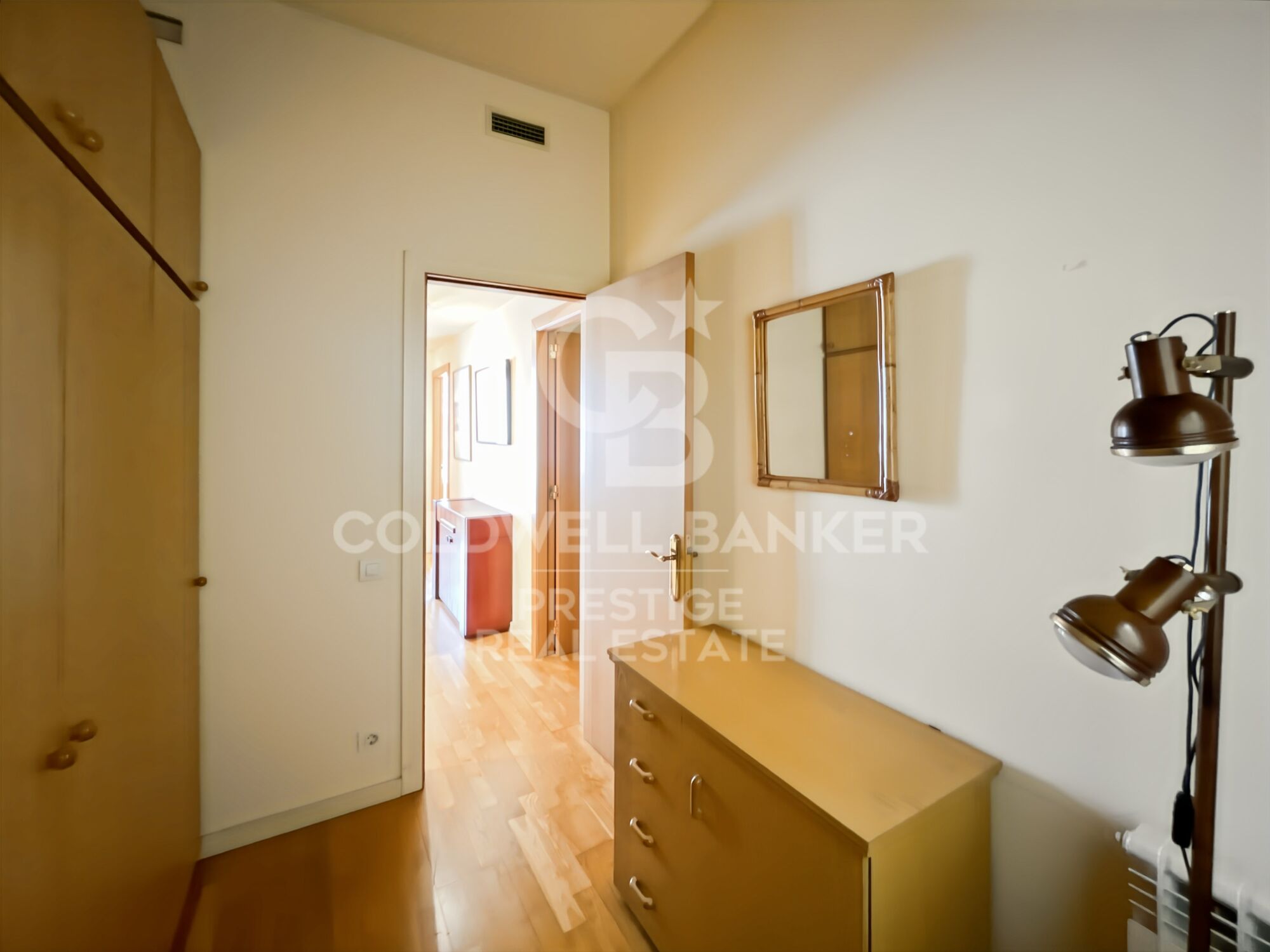 Apartment for sale near Plaça Tetuan with parking included