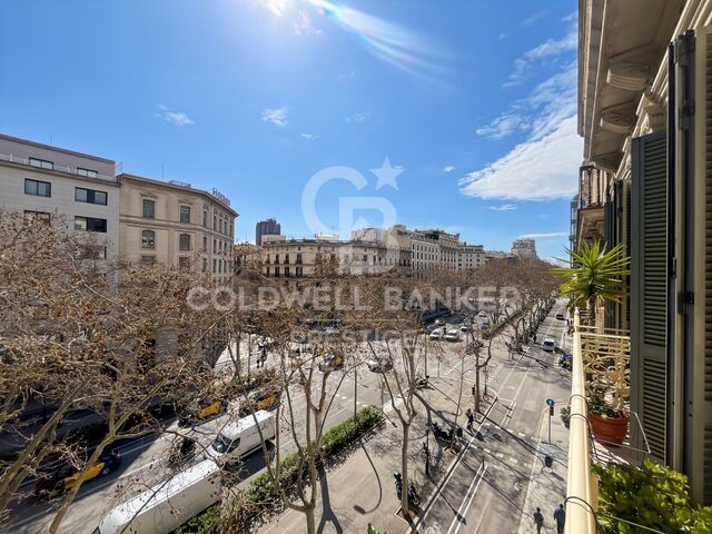 Apartment for sale near Plaça Tetuan with parking included