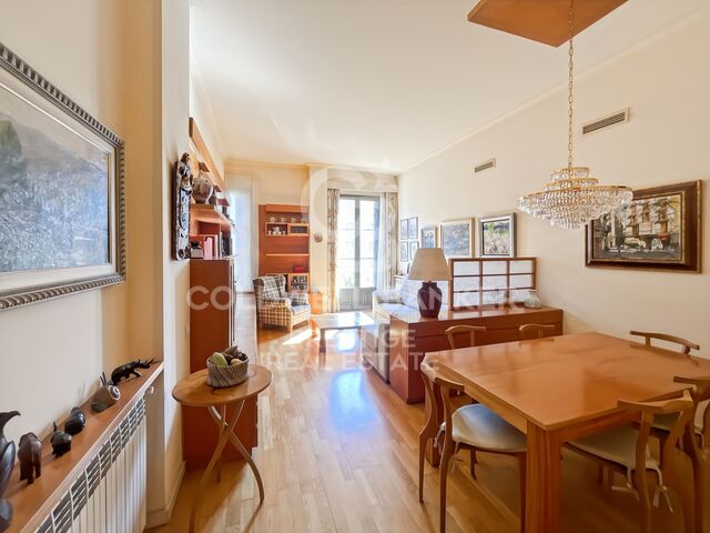 Apartment for sale near Plaça Tetuan with parking included