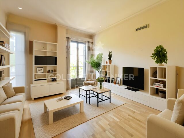 Apartment for sale near Plaça Tetuan with parking included