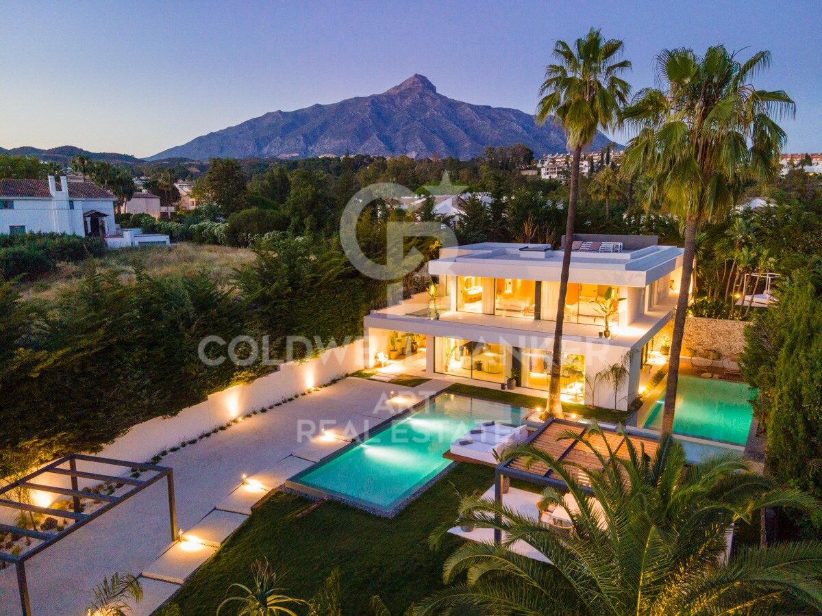 Elegante villa moderna en el corazón de Nueva Andalucía, Marbella
