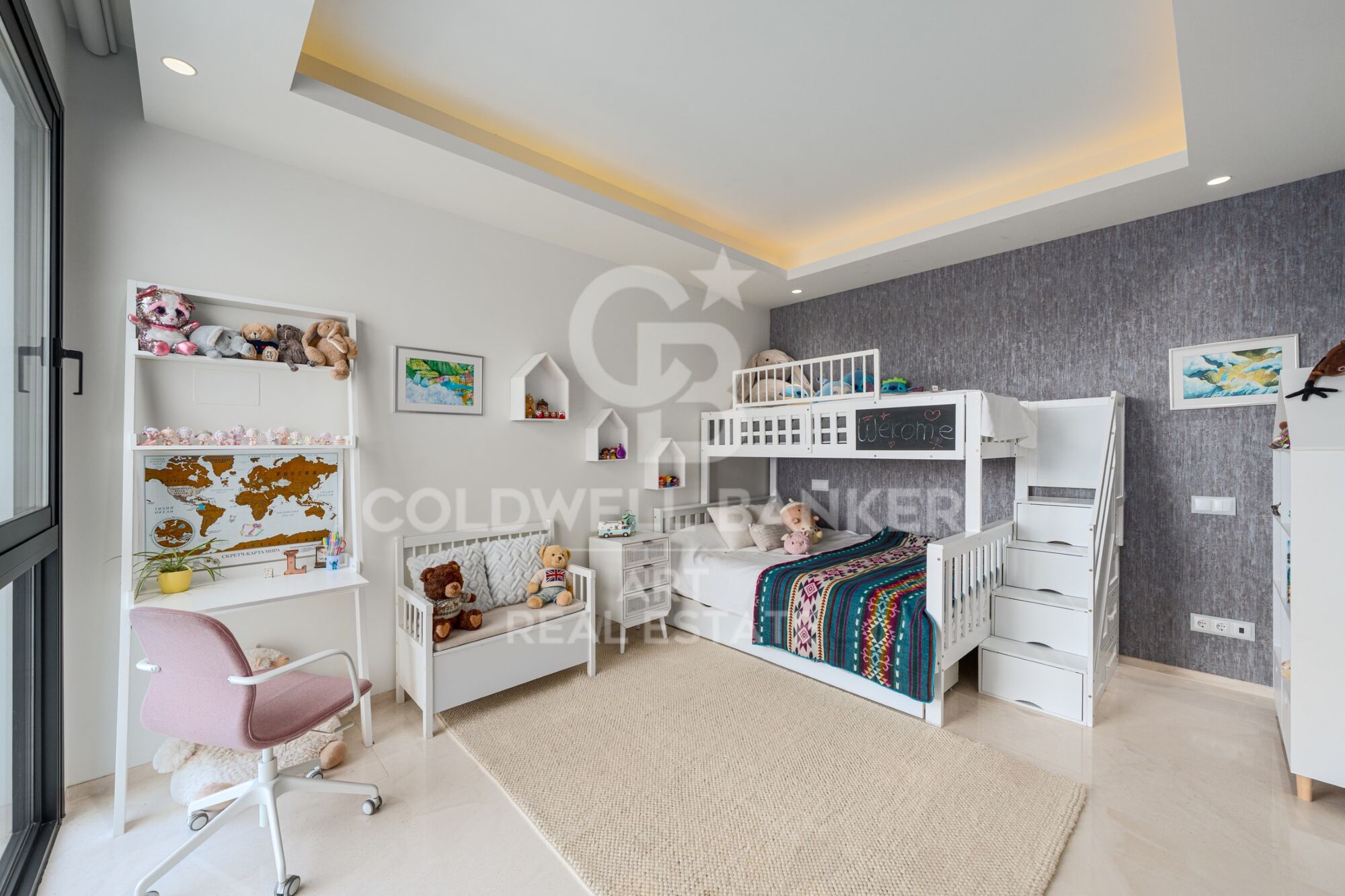 Exclusive luxury villa in a gated community in Nueva Andalucía with large plot and privacy