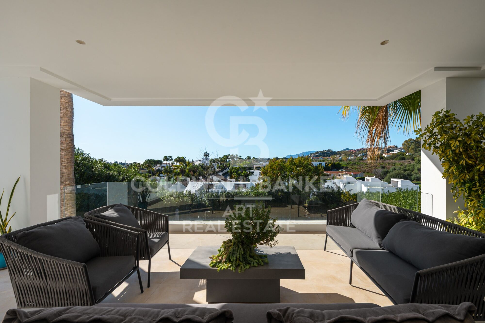 Exklusive luxusvilla in einer geschlossenen wohnanlage in Nueva Andalucia mit großem grundstück und privatsphäre