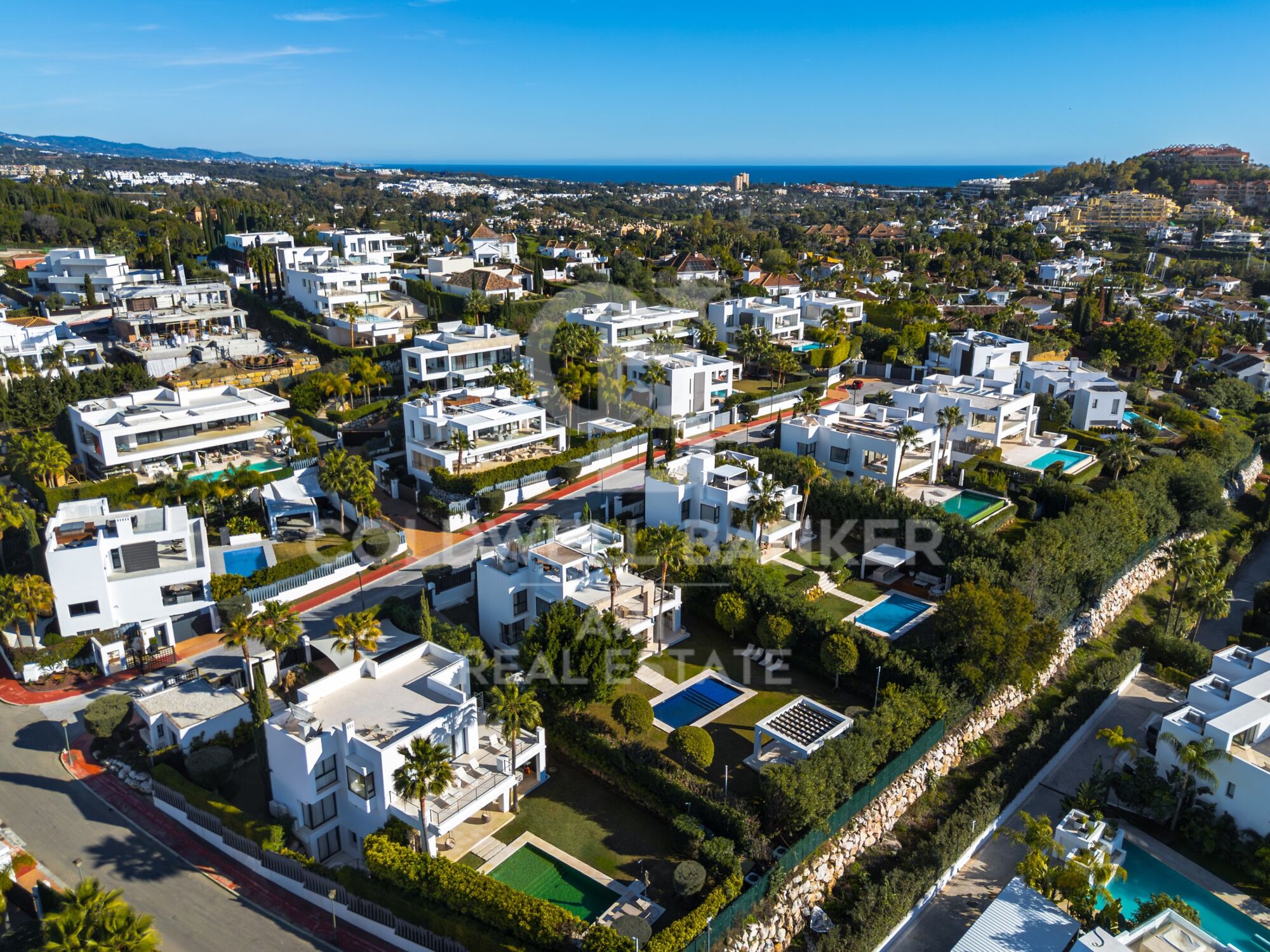 Exklusive luxusvilla in einer geschlossenen wohnanlage in Nueva Andalucia mit großem grundstück und privatsphäre