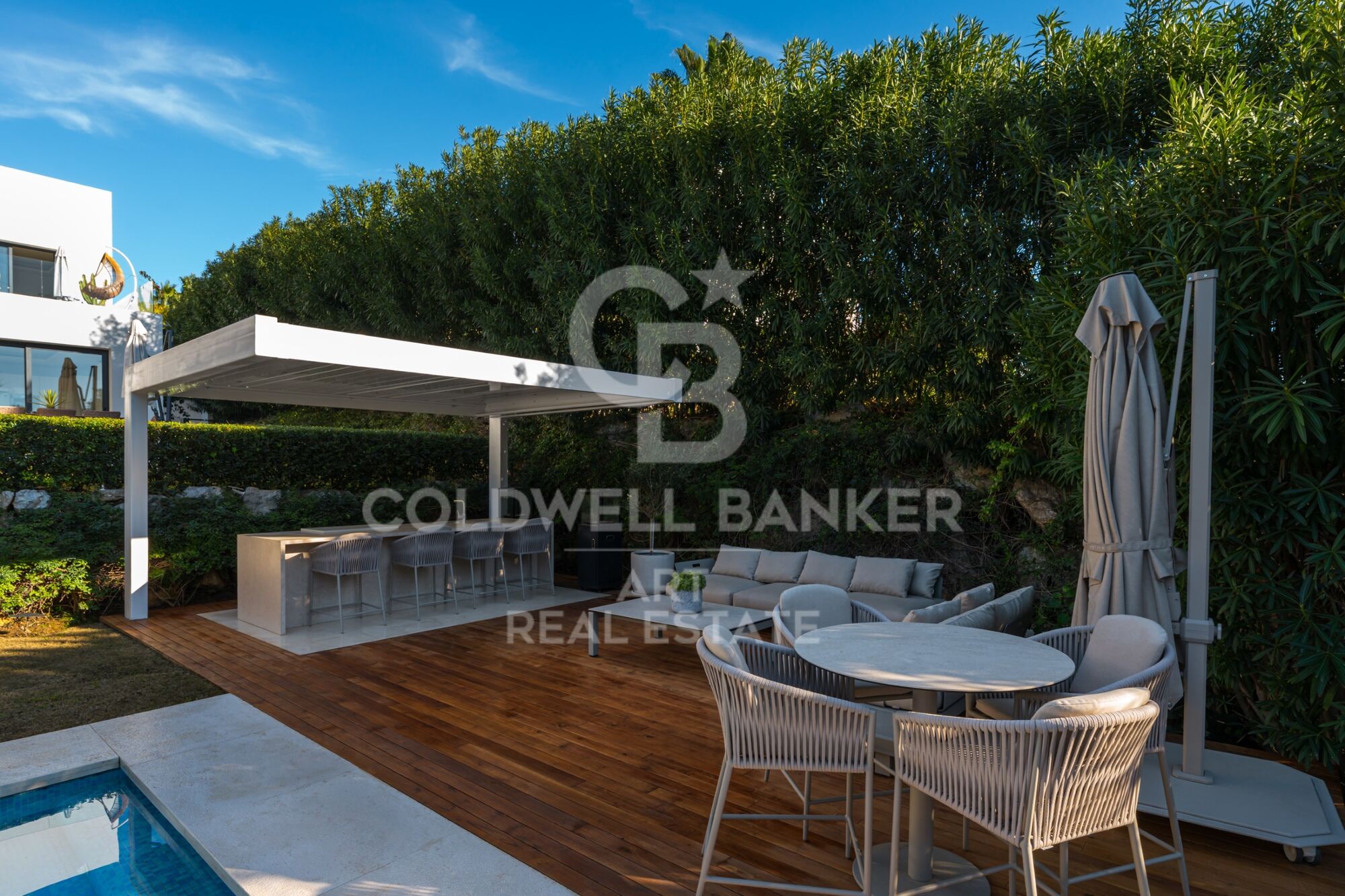 Exklusive luxusvilla in einer geschlossenen wohnanlage in Nueva Andalucia mit großem grundstück und privatsphäre
