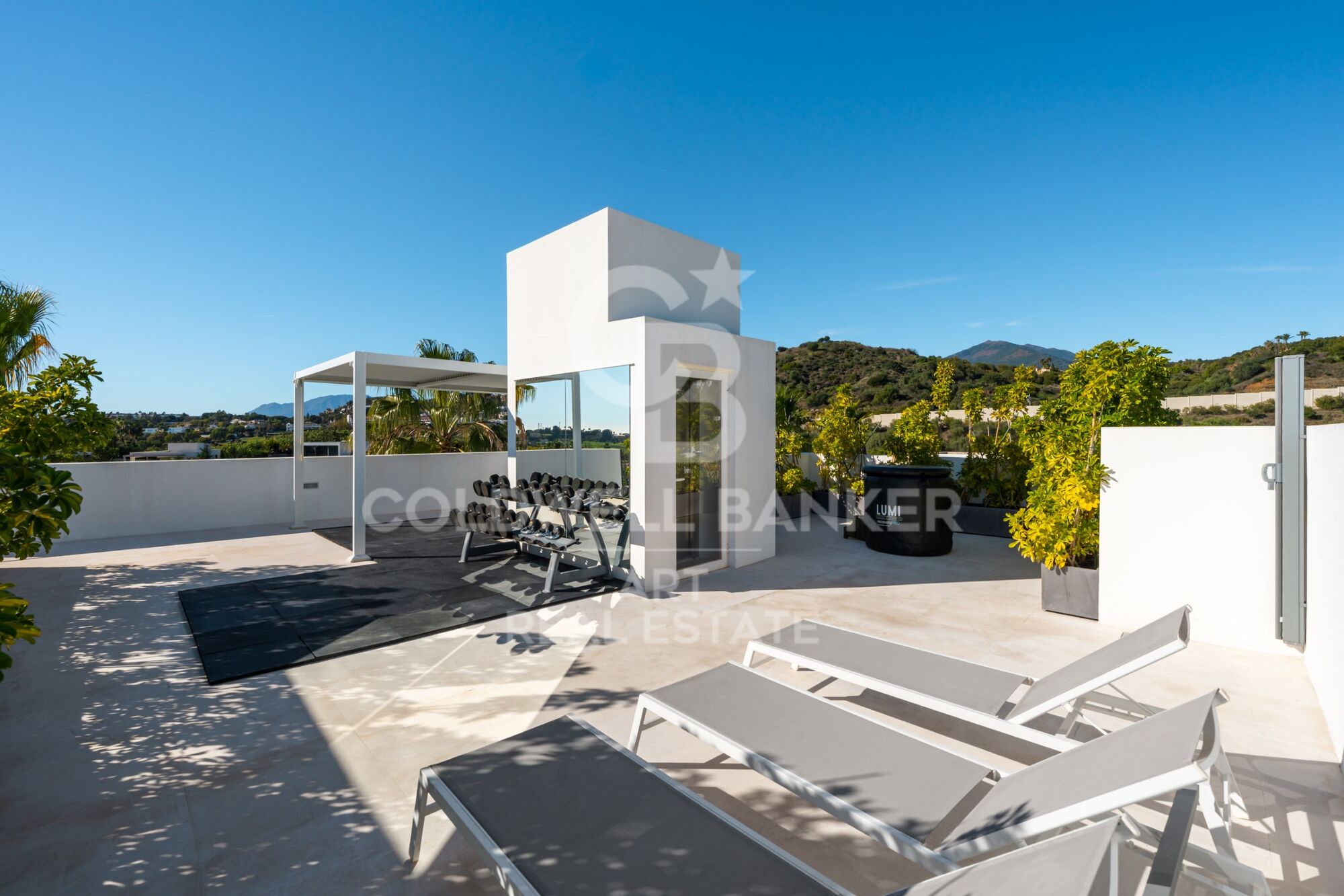 Exklusive luxusvilla in einer geschlossenen wohnanlage in Nueva Andalucia mit großem grundstück und privatsphäre