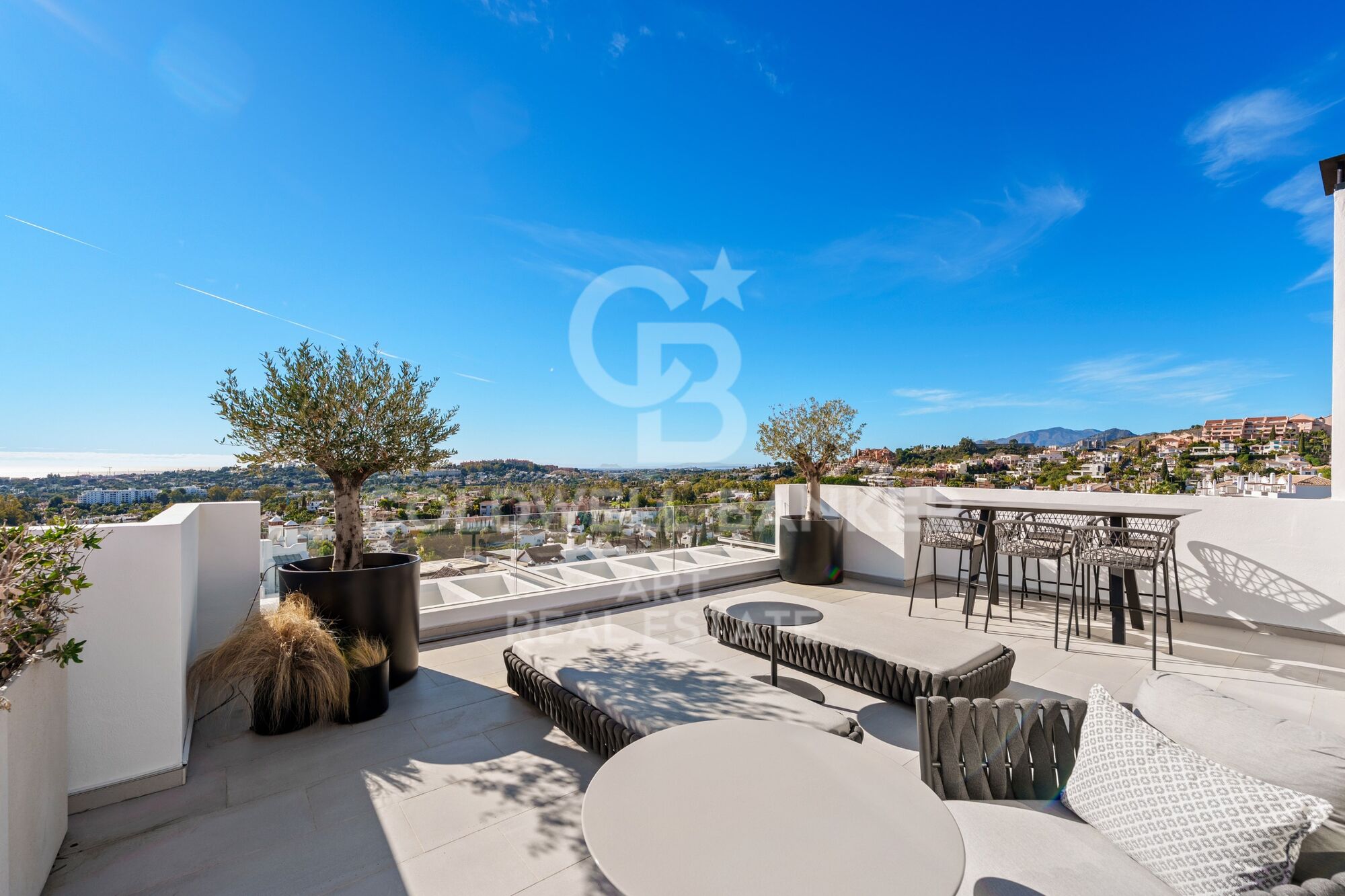 Spektakuläres duplex-penthouse mit panorama-meerblick in marbella