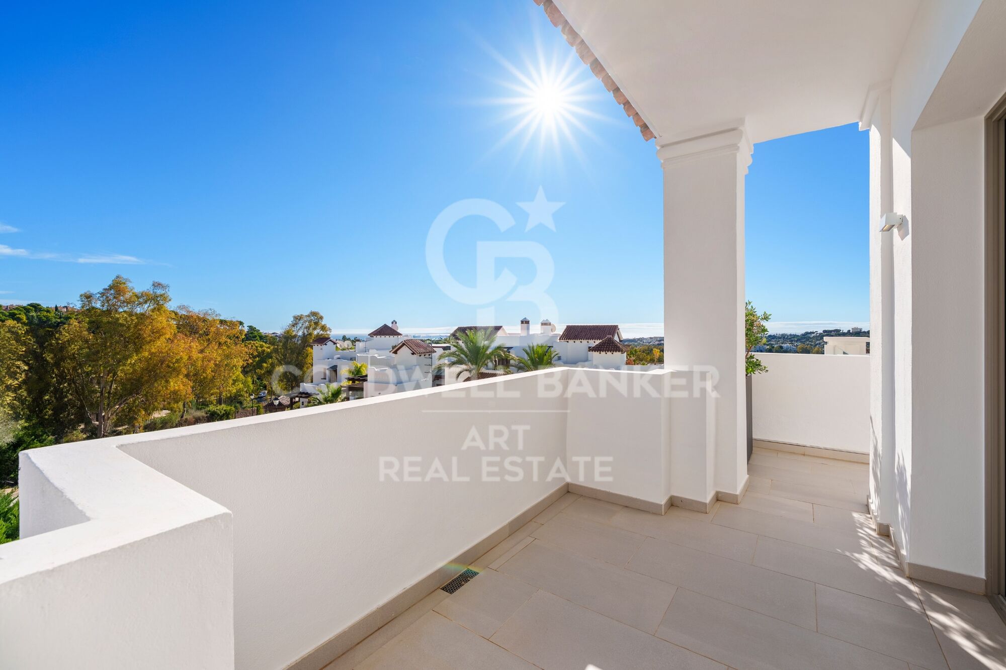 Spektakuläres duplex-penthouse mit panorama-meerblick in marbella