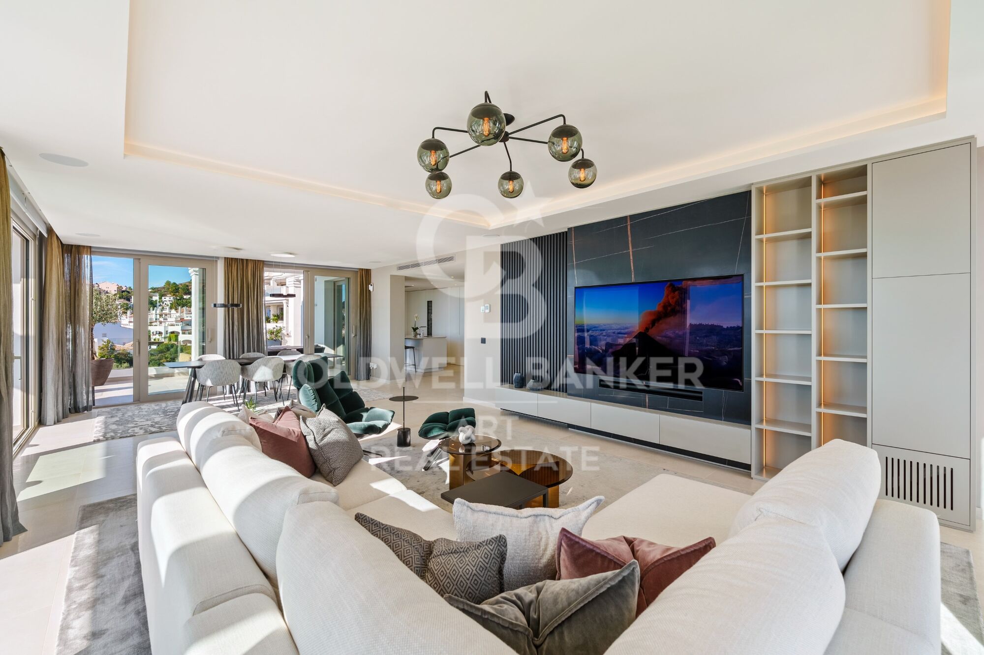 Espectacular ático dúplex con vistas panorámicas al mar en Marbella