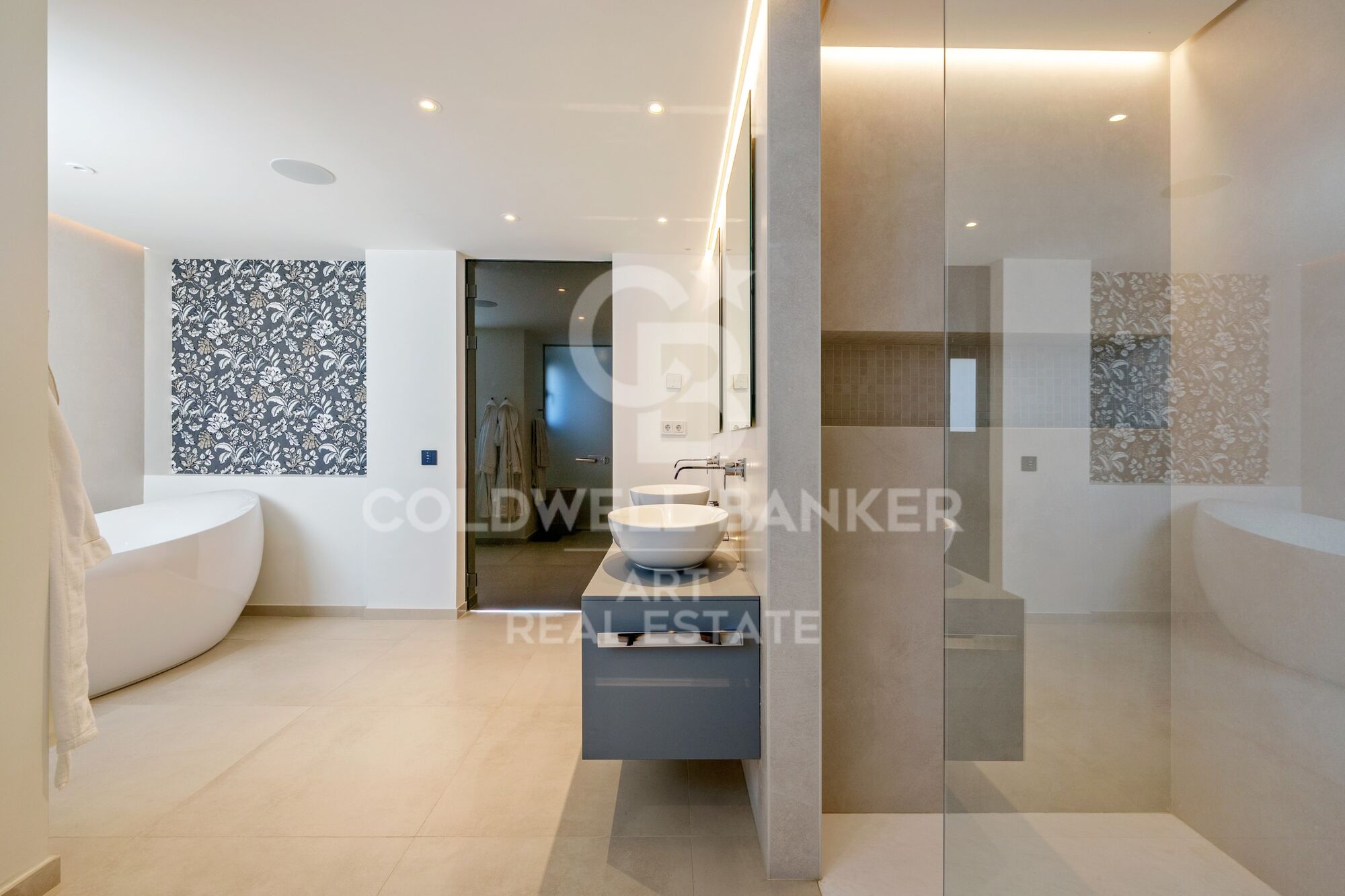 Espectacular ático dúplex con vistas panorámicas al mar en Marbella