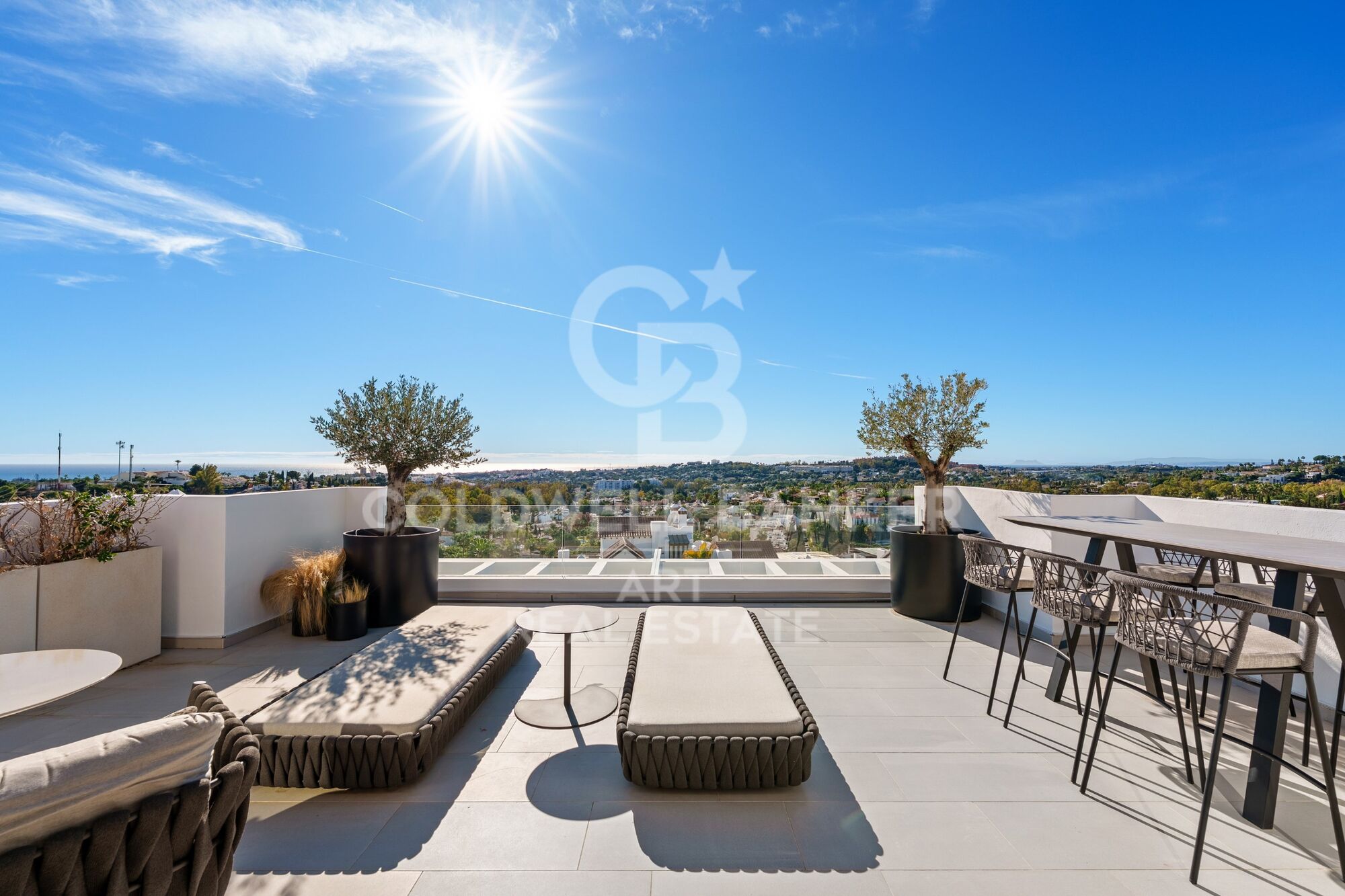 Spektakuläres duplex-penthouse mit panorama-meerblick in marbella
