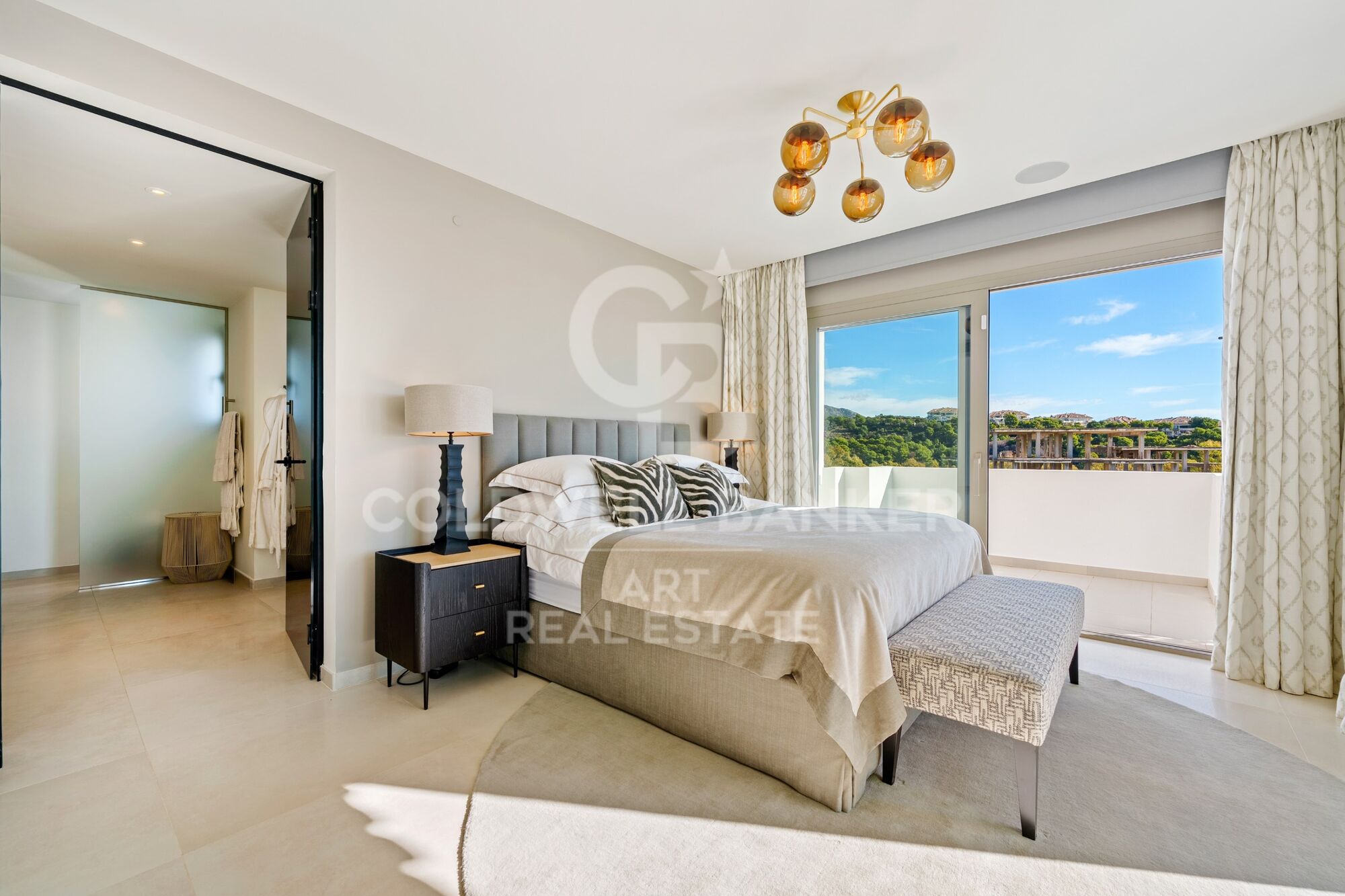 Espectacular ático dúplex con vistas panorámicas al mar en Marbella