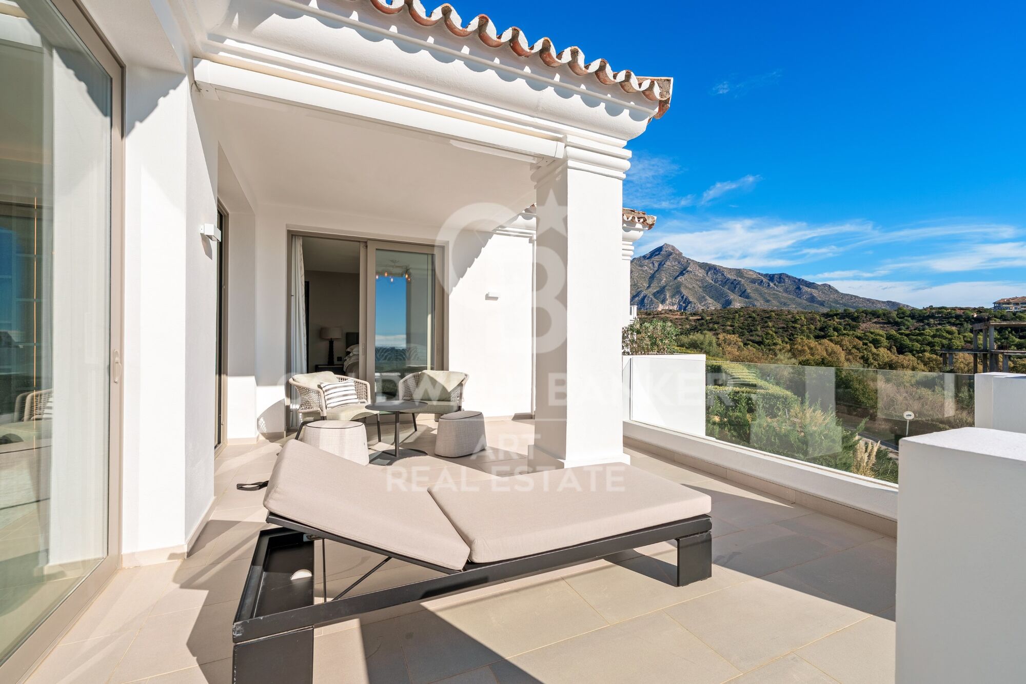 Espectacular ático dúplex con vistas panorámicas al mar en Marbella