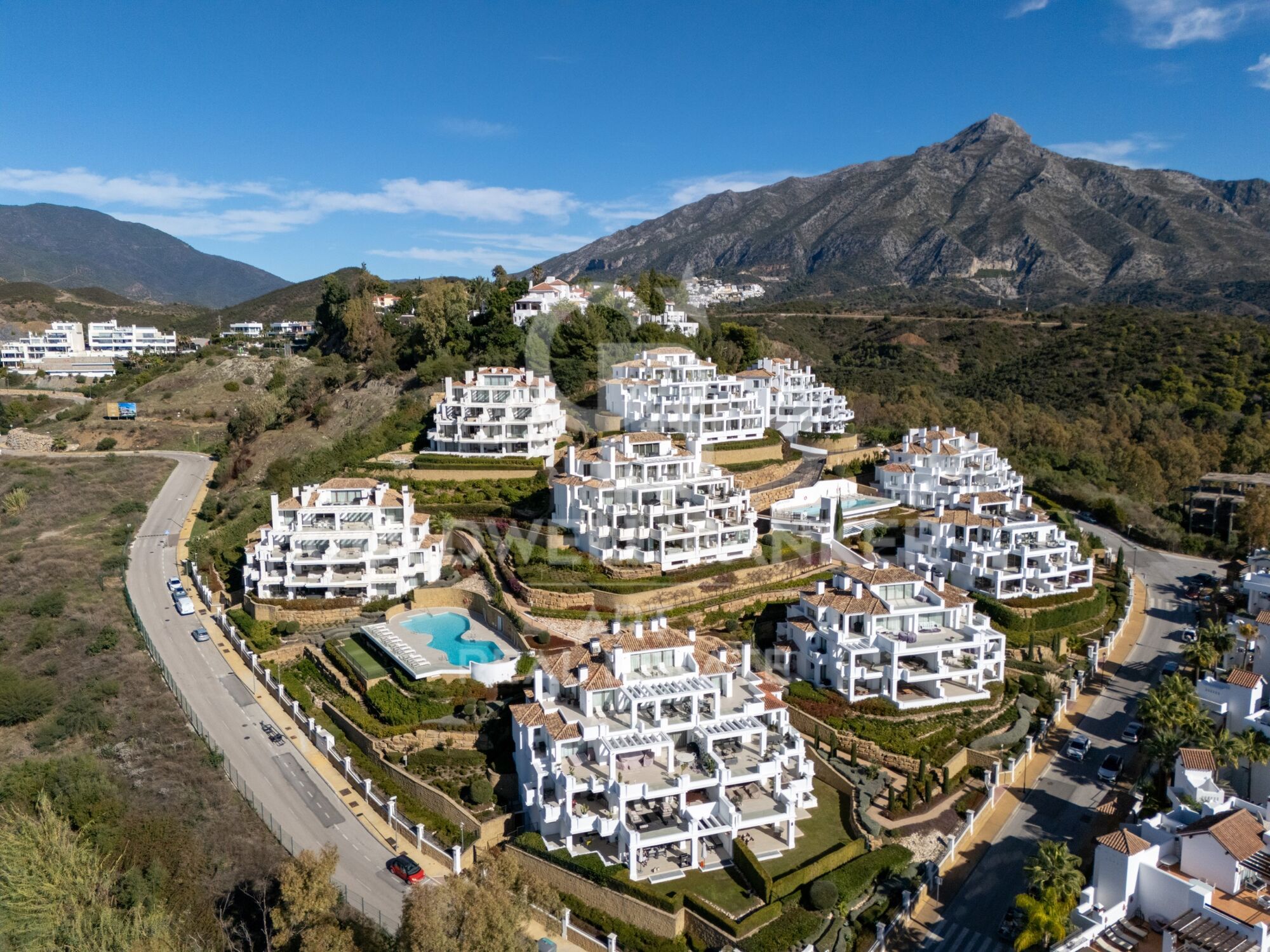 Espectacular ático dúplex con vistas panorámicas al mar en Marbella