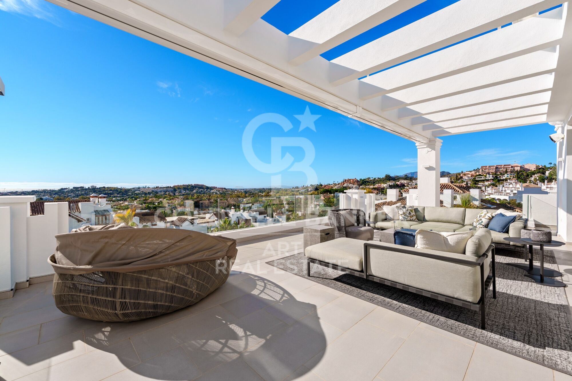 Spektakuläres duplex-penthouse mit panorama-meerblick in marbella