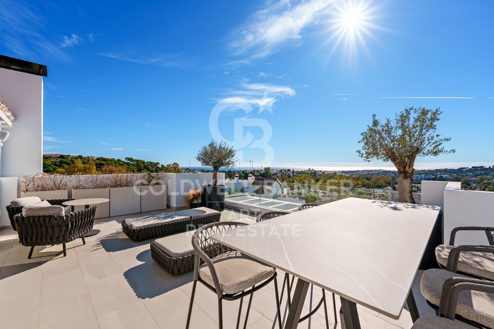 Spektakuläres duplex-penthouse mit panorama-meerblick in marbella