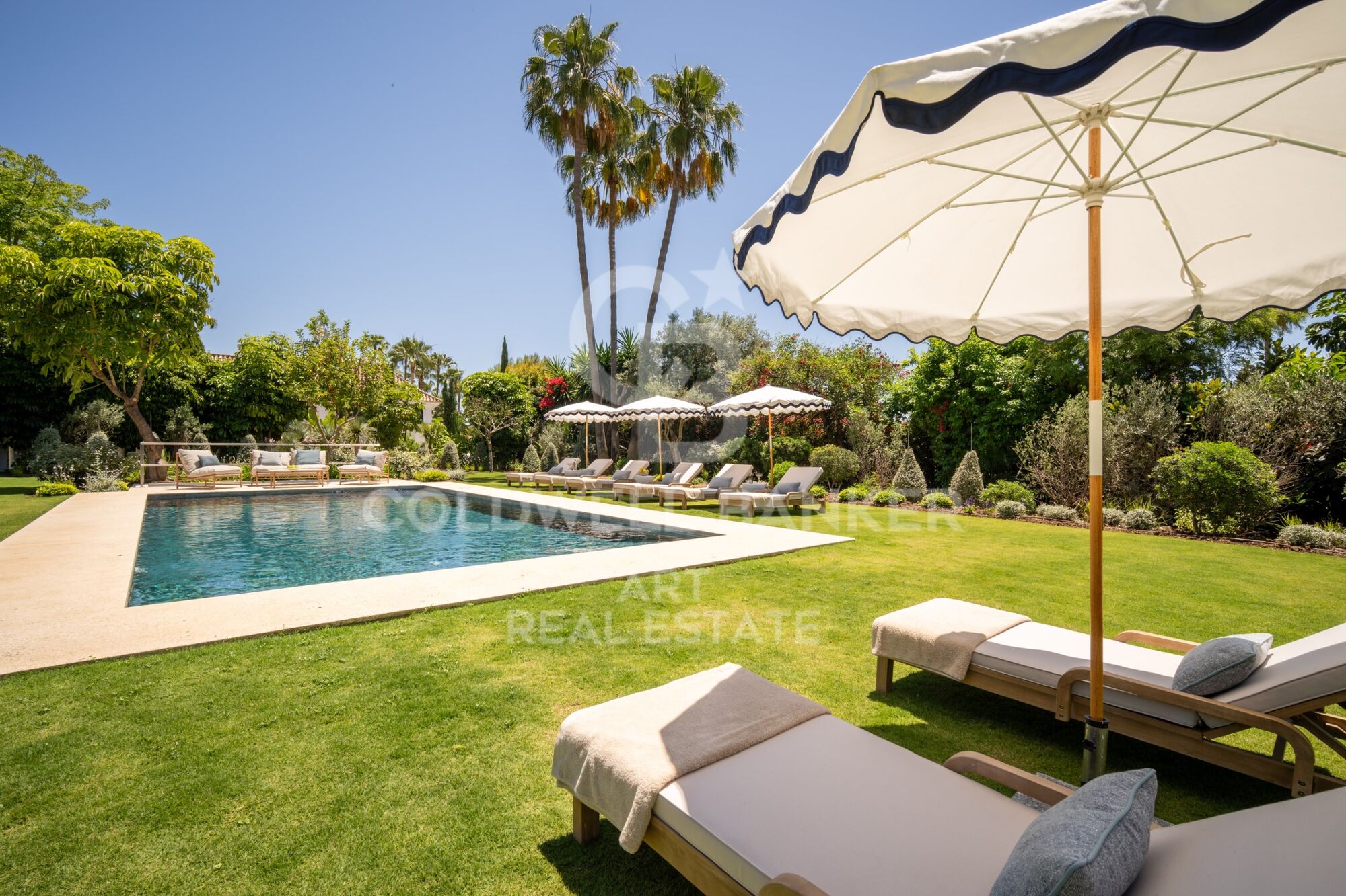 Exclusive luxury bungalow with views in marbella