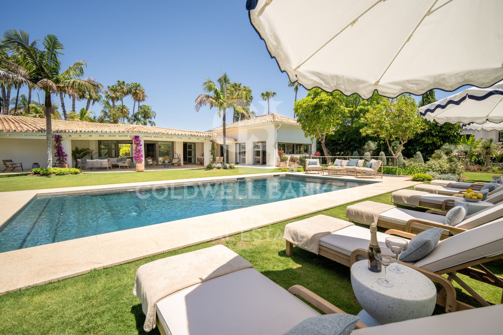 Exclusive luxury bungalow with views in marbella