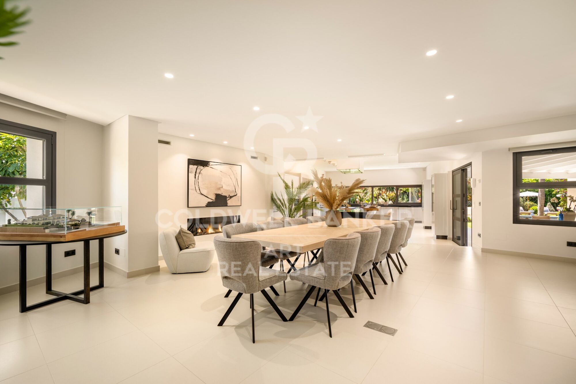 Exclusive luxury bungalow with views in marbella