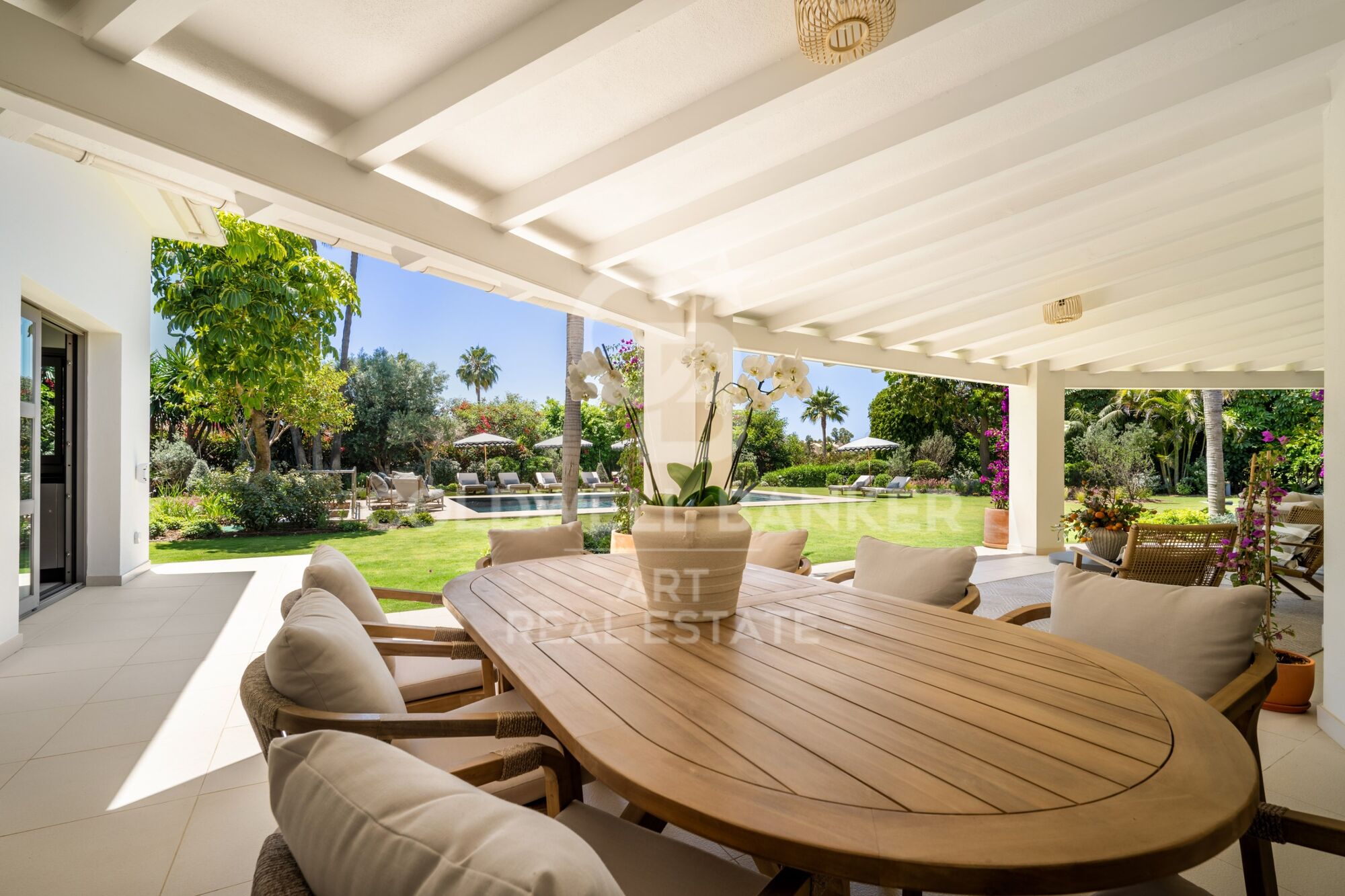 Exclusive luxury bungalow with views in marbella