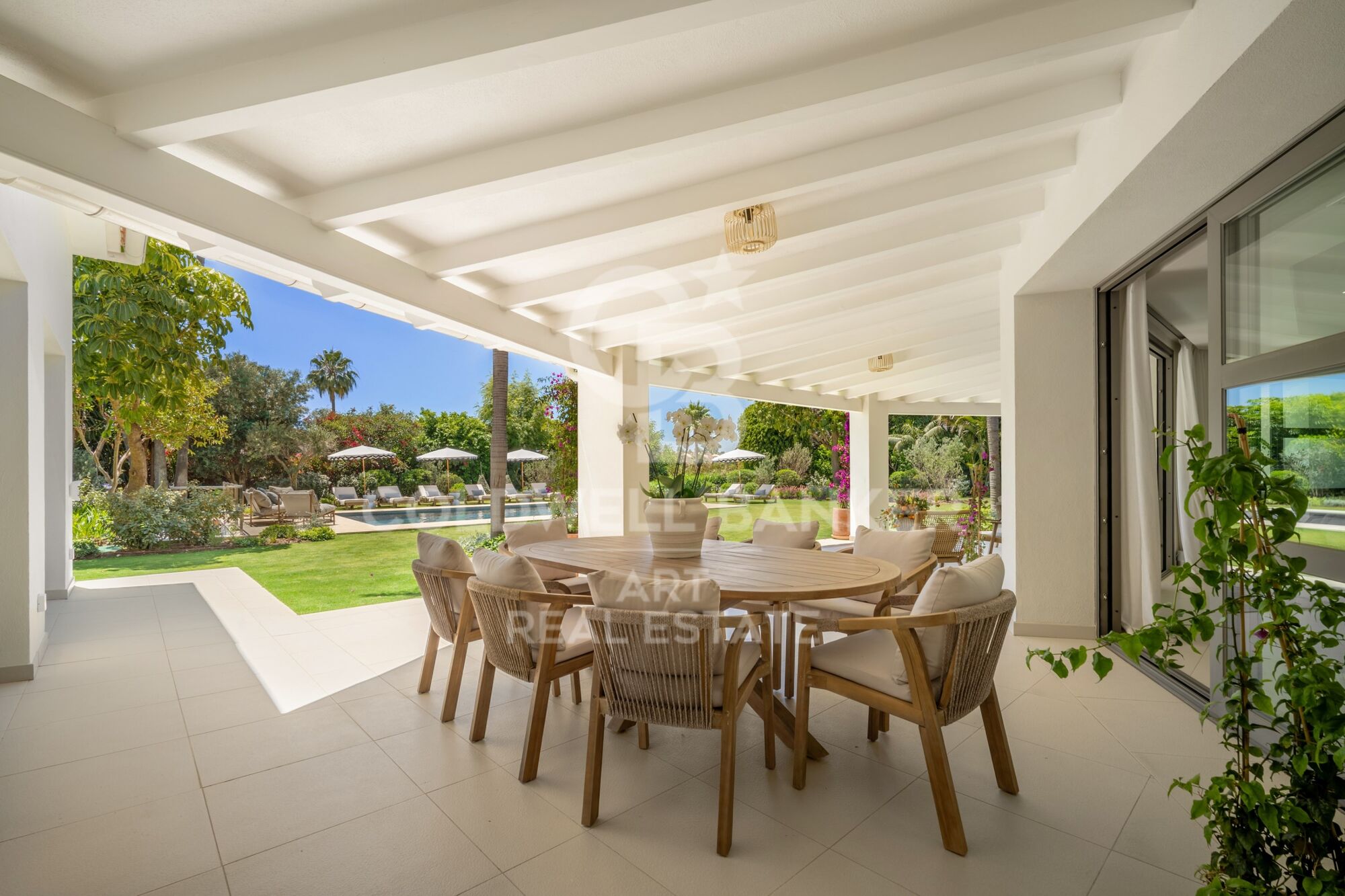 Exclusive luxury bungalow with views in marbella