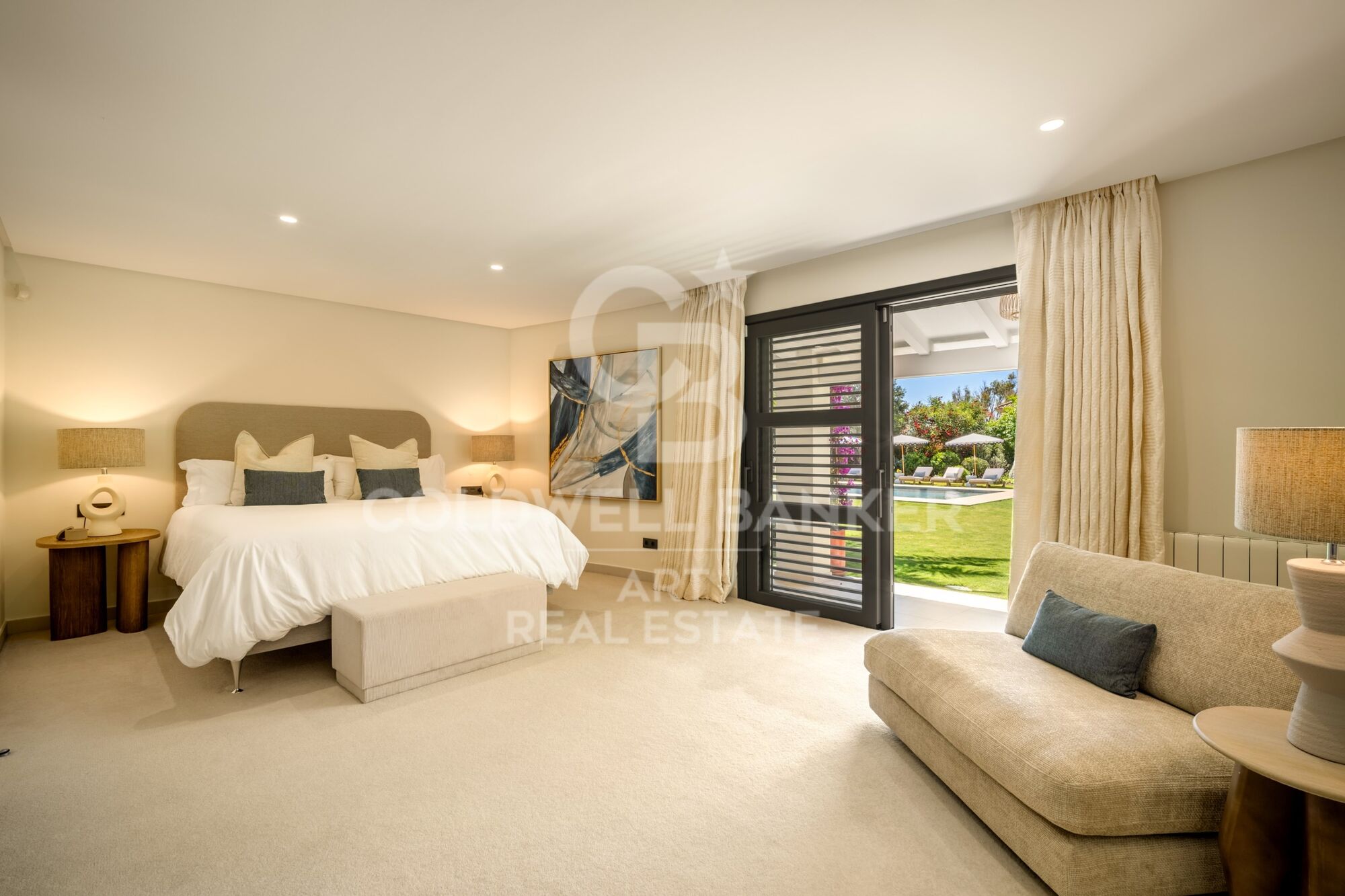 Exclusive luxury bungalow with views in marbella