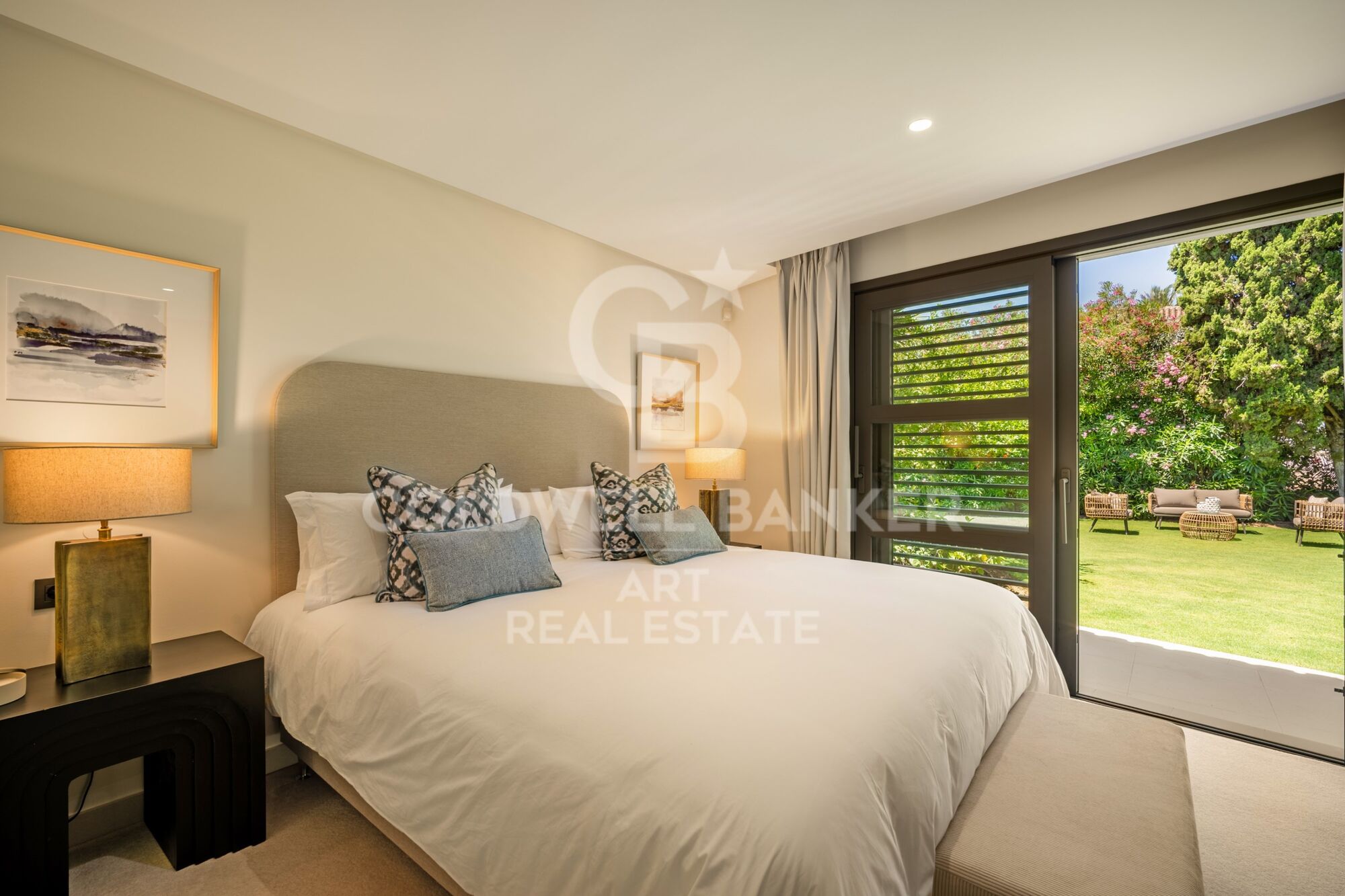 Exclusive luxury bungalow with views in marbella