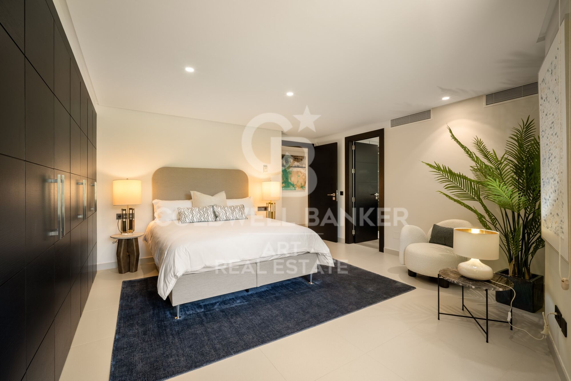 Exclusive luxury bungalow with views in marbella