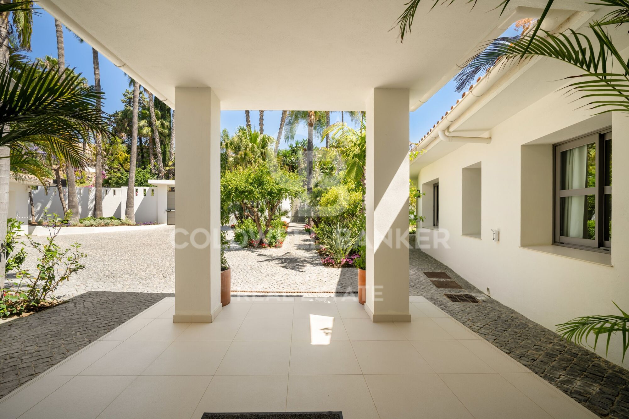 Exclusive luxury bungalow with views in marbella