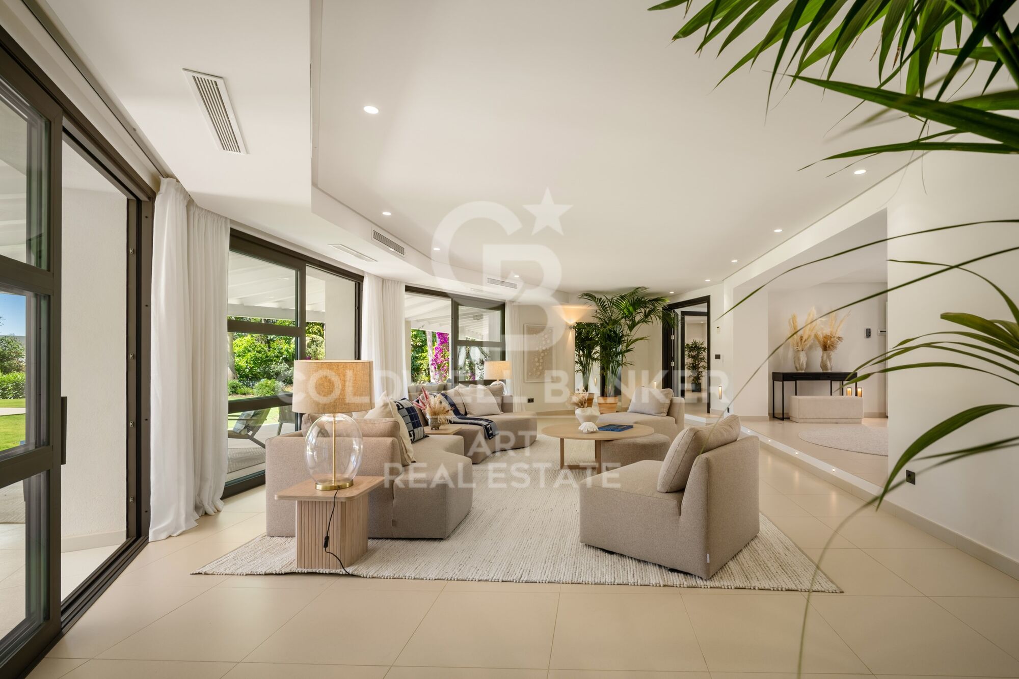 Exclusive luxury bungalow with views in marbella