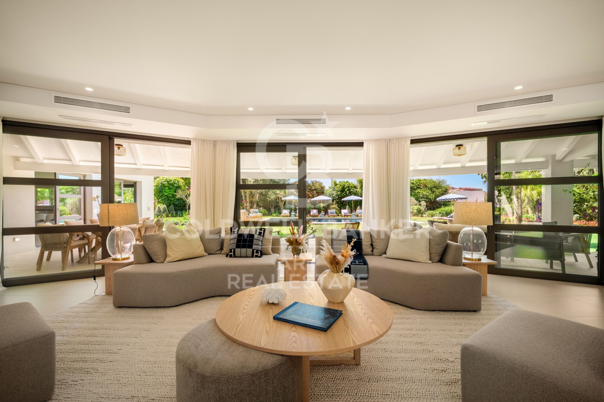 Exclusive luxury bungalow with views in marbella