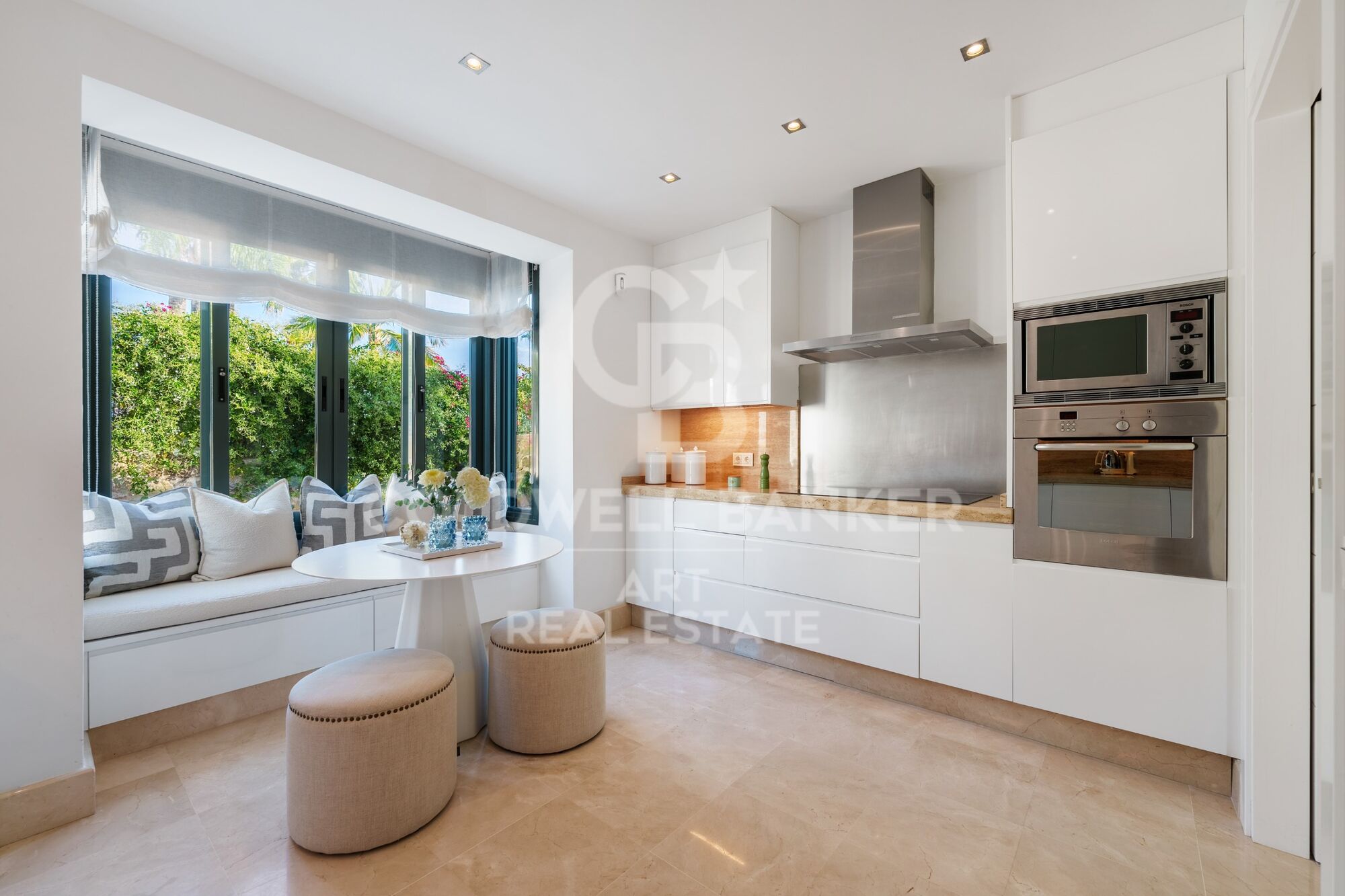 Incroyable villa avec vues dégagées sur l'environnement naturel et la mer méditerranée