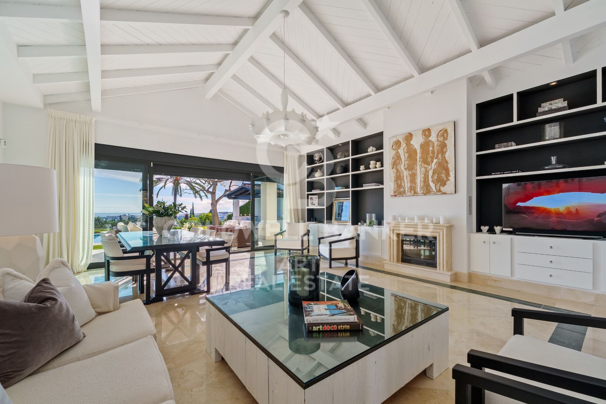 Incredible villa with open views over the natural surroundings and the mediterranean