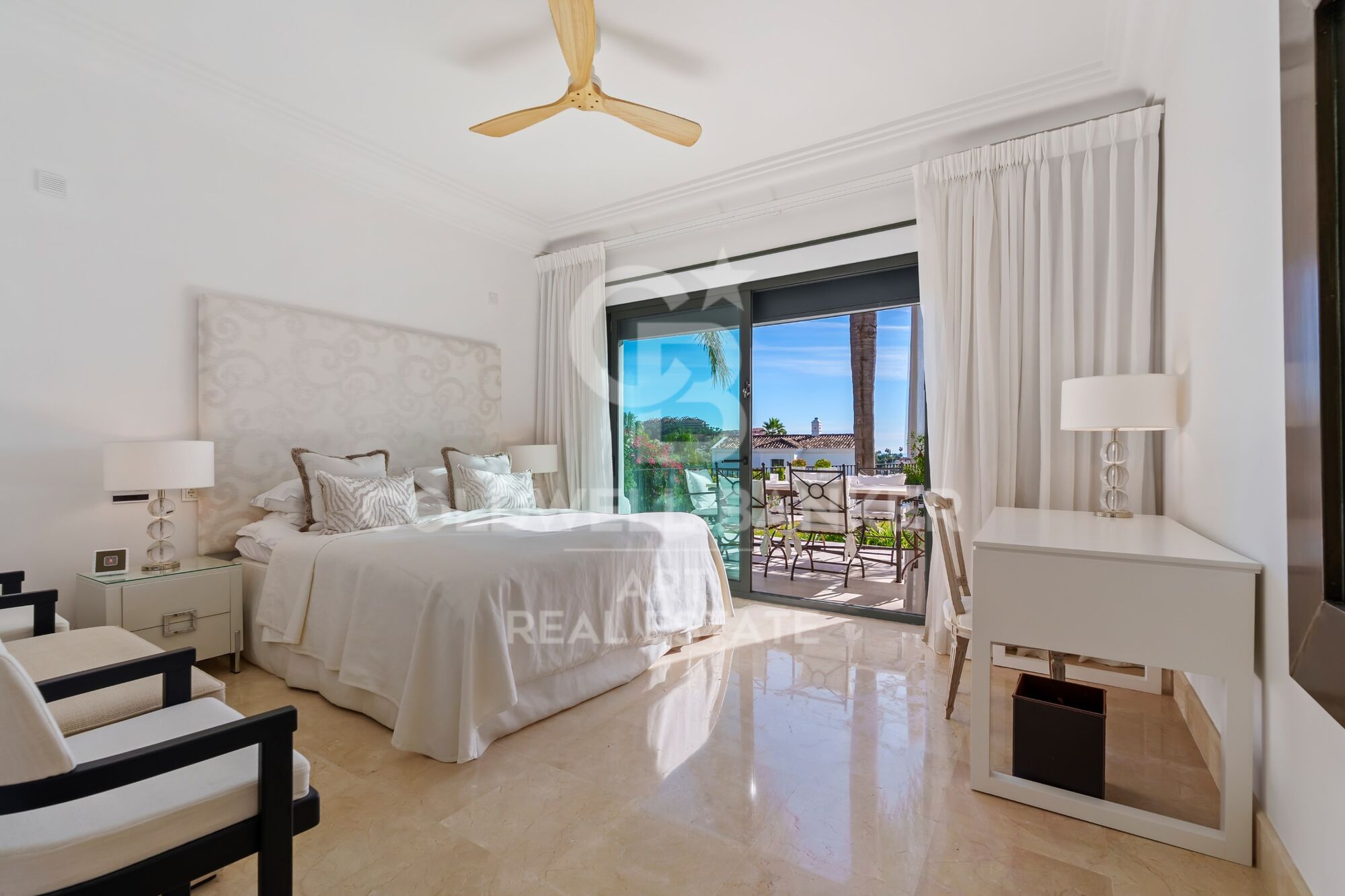 Increíble villa con vistas abiertas sobre el entorno natural y el Mediterráneo